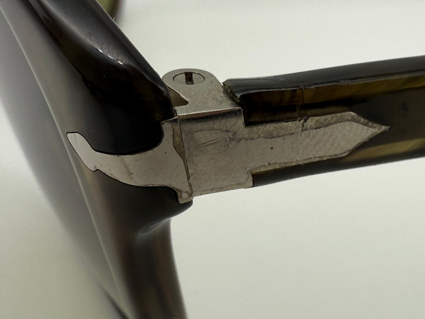 Persol PO 0714 54nm BEIGE STRIPED BROWN / CRYSTAL Photochromic Polarized 972 / 83 Green Preowned