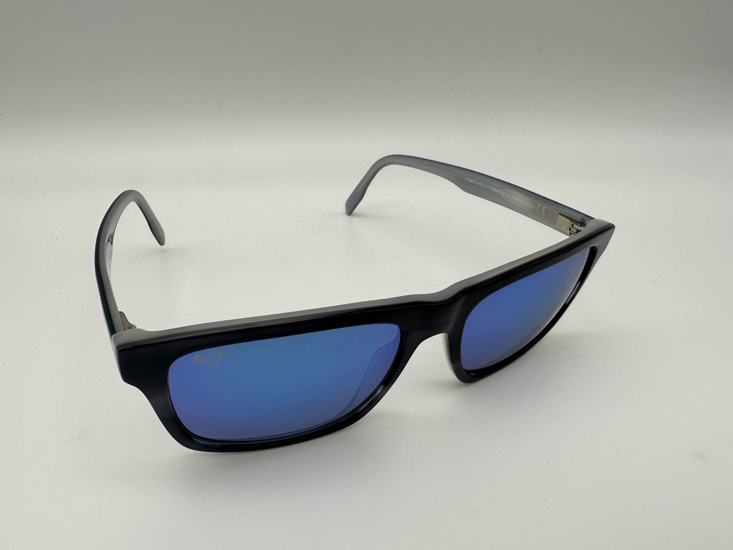 Maui Jim WAIPIO VALLEY 56.5mm Gray Blue Hawaii Open Box