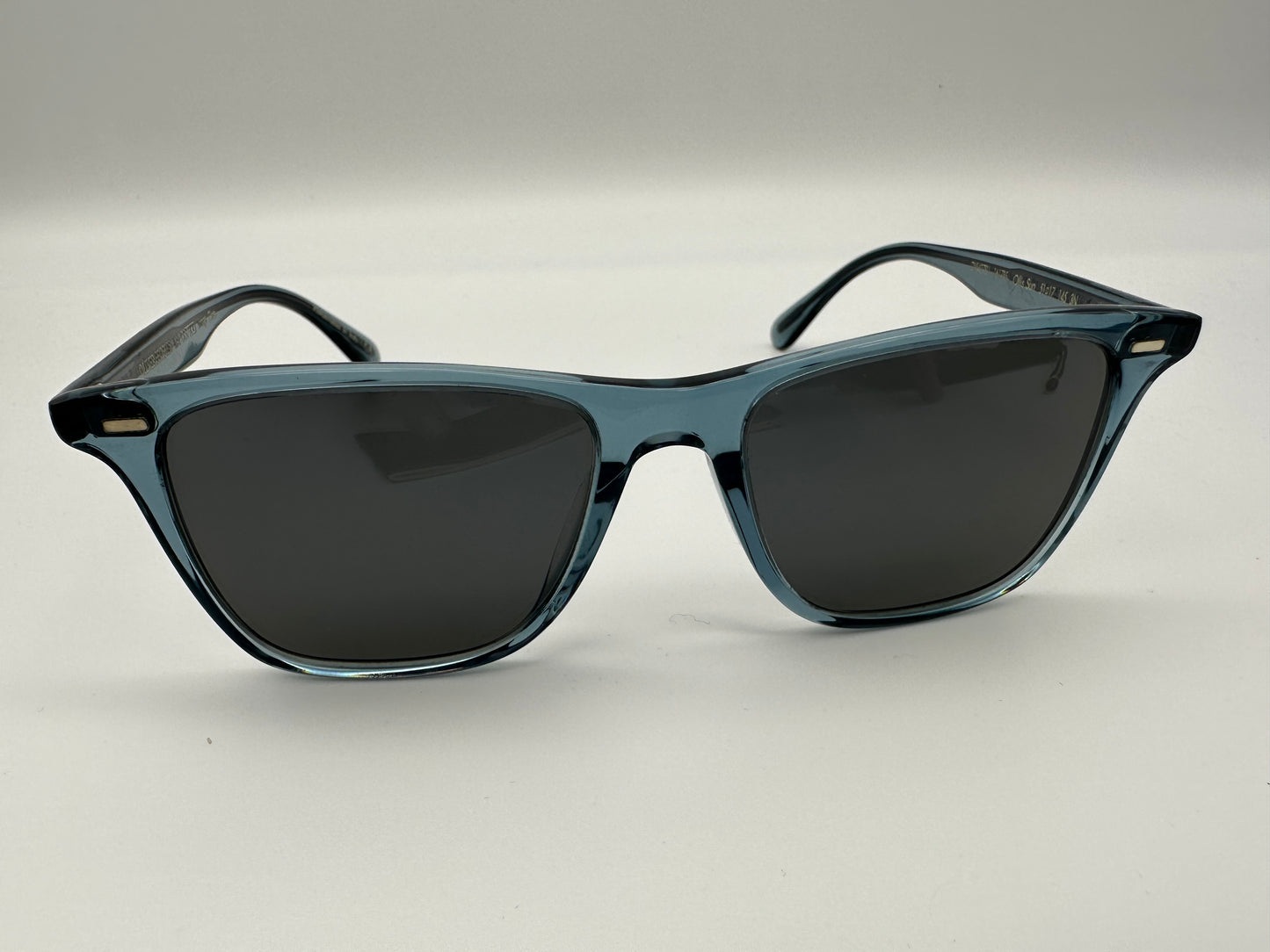Oliver Peoples Ollis OV 5437SU 51mm Sunglasses Washed Teal / Carbon Gray new Italy