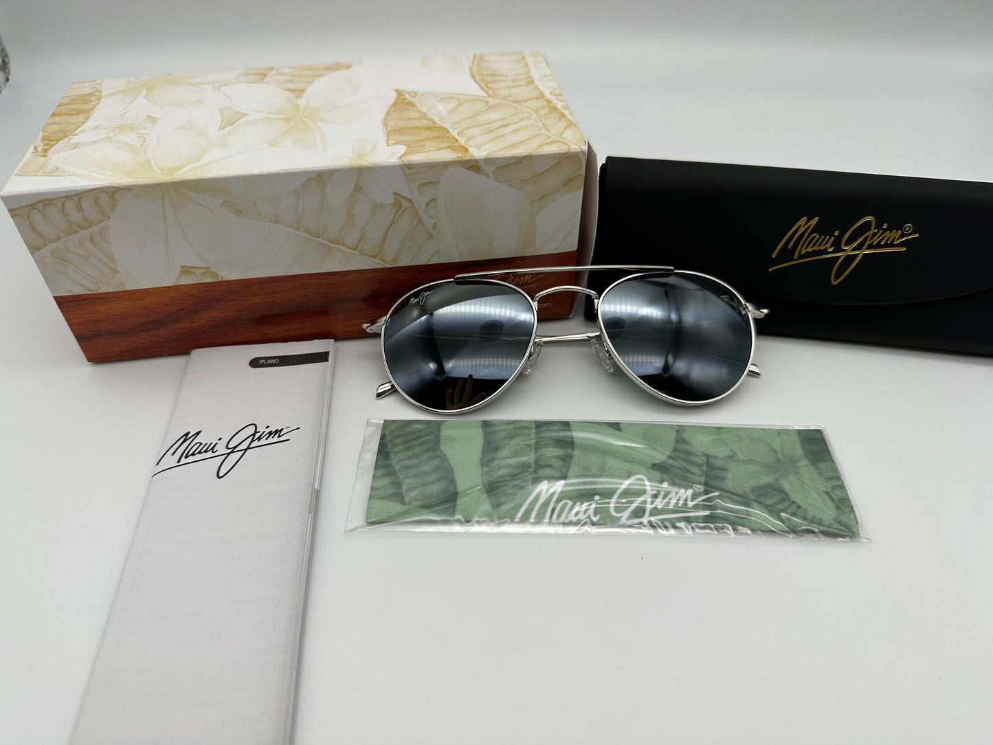 NEW Maui Jim Pisces 52mm Polarized Sunglass Silver Titanium Grey Lens Aviator MauiBrilliant 548N17
