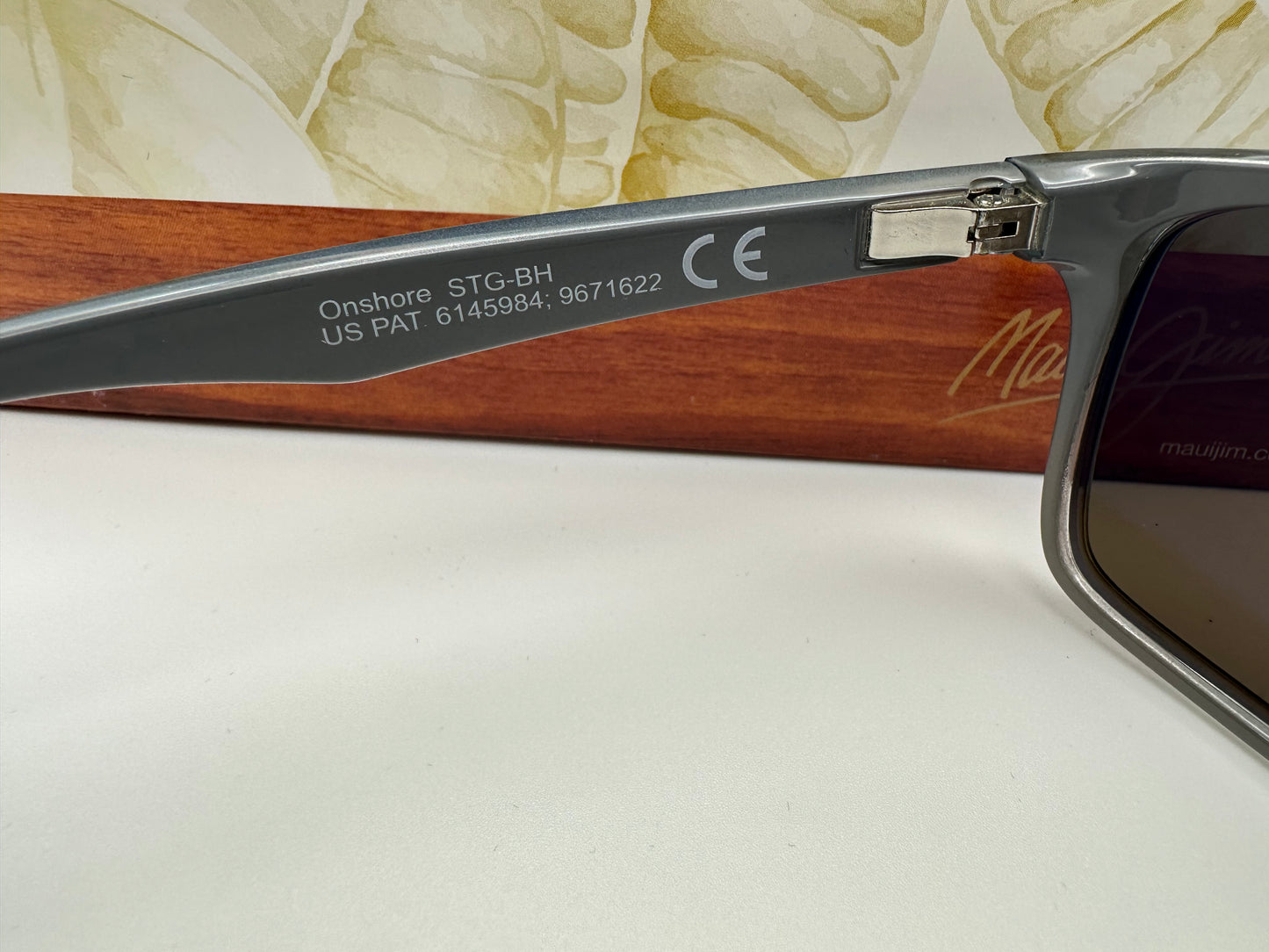 Maui Jim Onshore B798-03S Blue Black Stripe Fade / Blue Hawaii Polarized Lenses