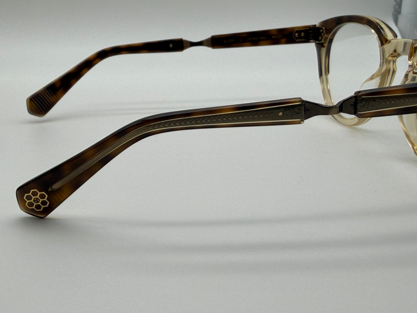 Mr. leight Audrey C 46mm CROWN SHELL - ANTIQUE GOLD Demo Lens Japan Open Box