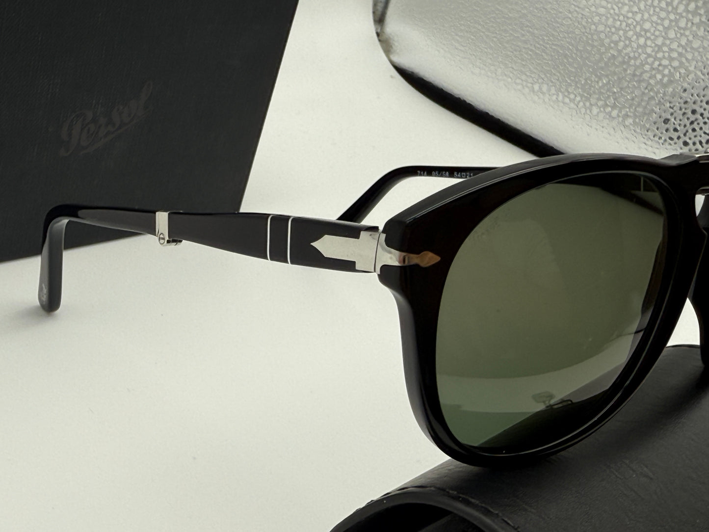 Persol PO 714 54mm Original Folding Black / Green Polarized 95 58 Italy NEW
