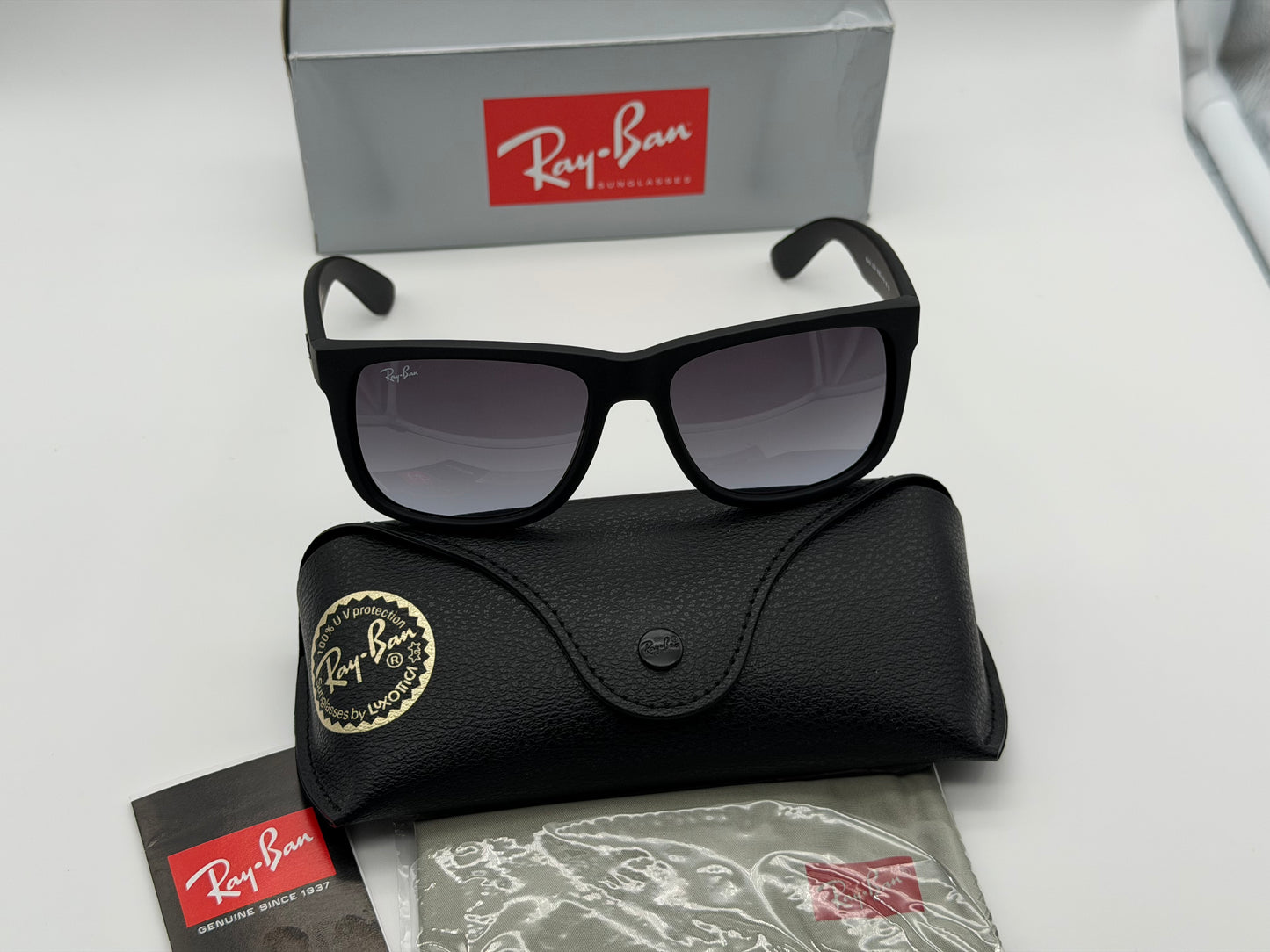 Ray-Ban Justin 54mm Rubber Black / Light Gray Gradient Dark Gray RB 4165 601 / 8G NEW