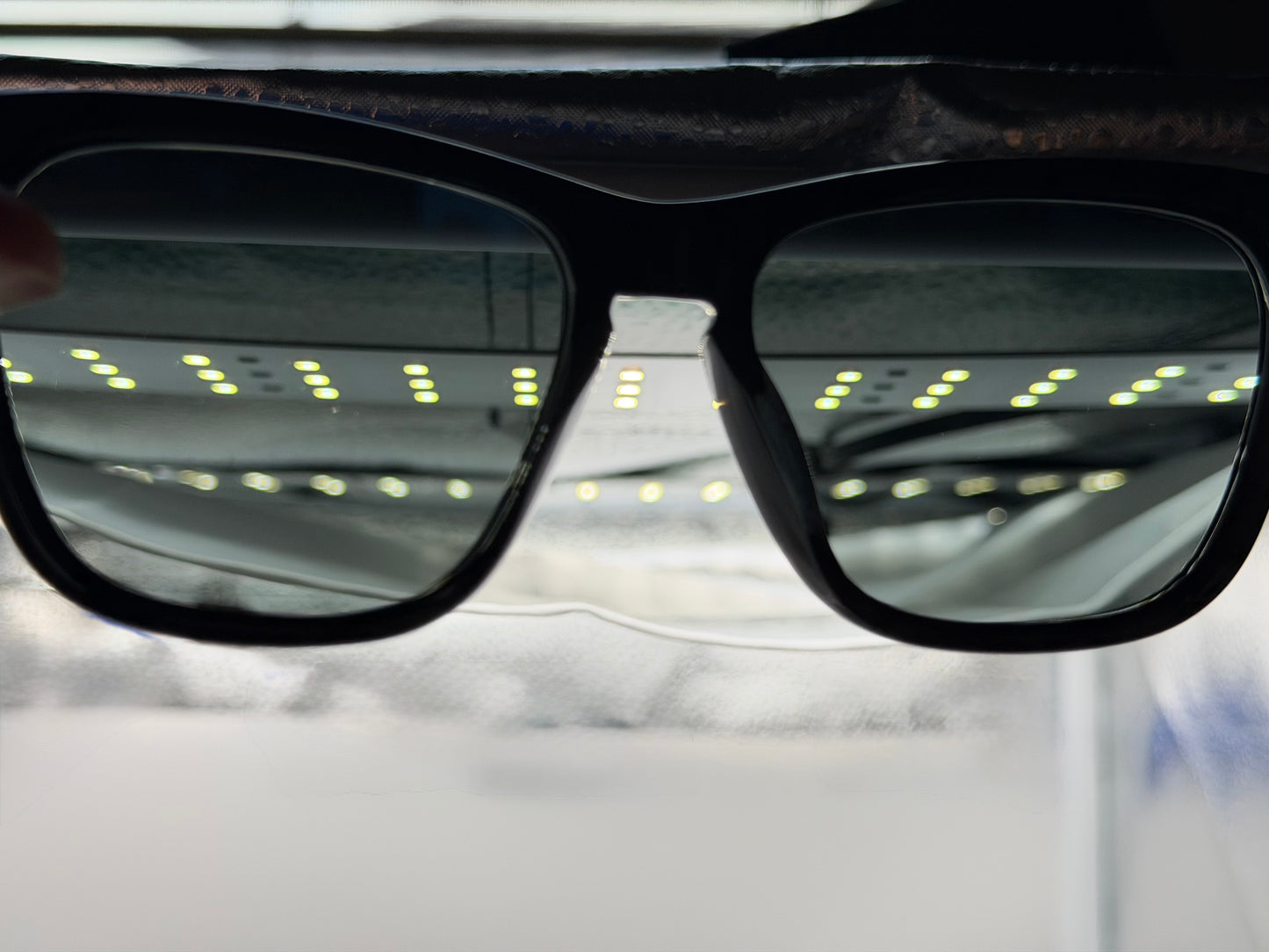 Oliver Peoples Lynes Sun 55mm Black / Midnight Express Polarized OV 5449 SU 1005P2 Italy Open Box