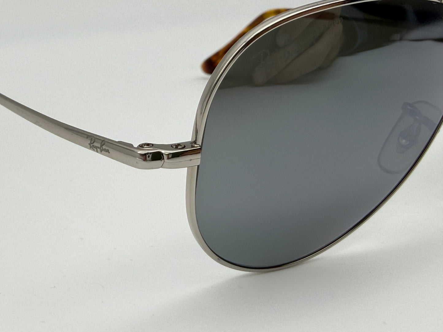 Ray-Ban Aviator Ultra Titanium 58mm Limited Edition RB 8029 K 18K White Gold / Silver P 3 Plus lens 064K / N4 Italy Preowned