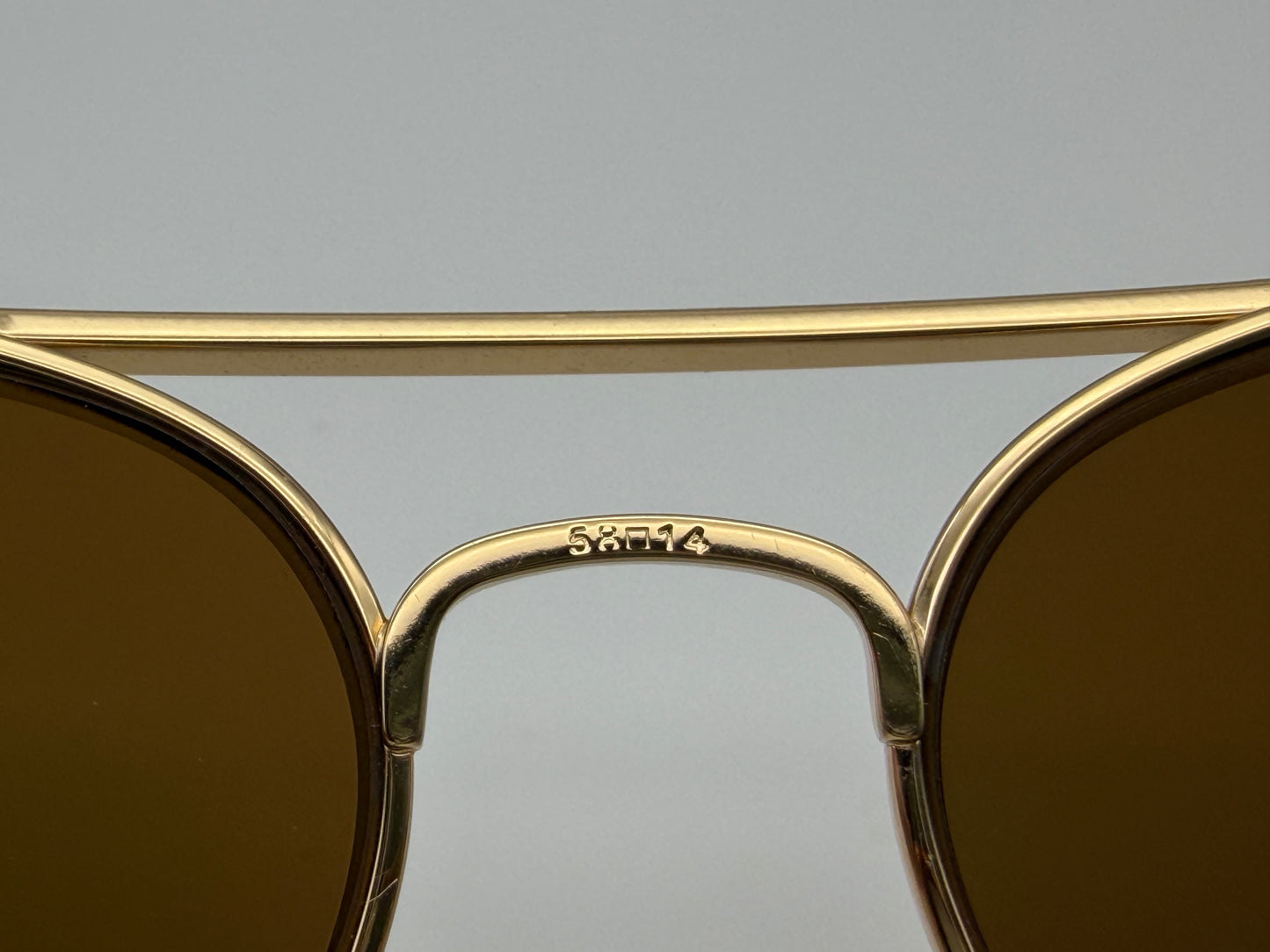 Ray-Ban Aviator Ultra Titanium Limited Edition RB 8029 K 18K Gold / Gold Mirror P 3 Plus lens 040K / N3 Italy Preowned