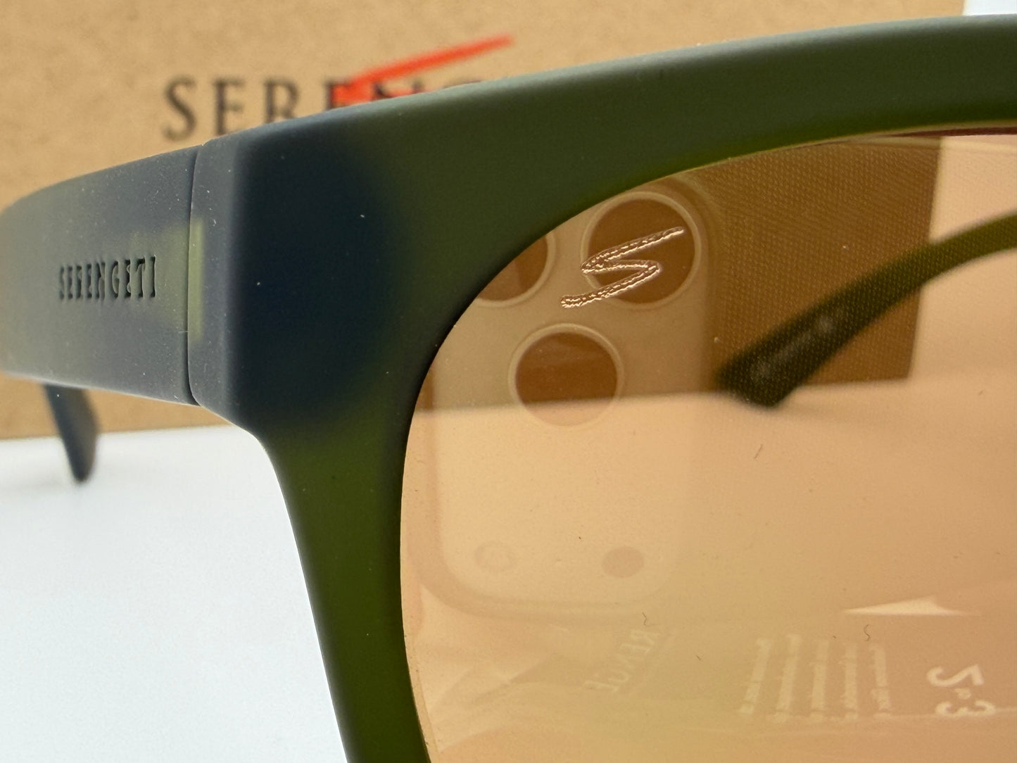 Serengeti Chandler 56mm Soft 
Rubberized Khaki/Drivers Gold Polarized Photochromic SS55702 Italy NEW