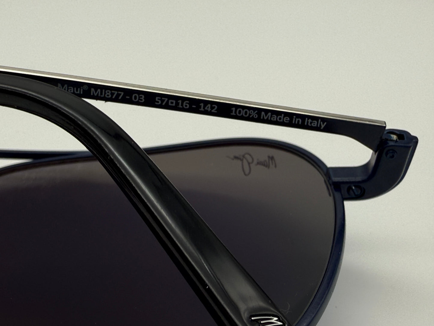 Maui Jim Mano 57mm Dark Navy w/ Silver Stripe / Blue Hawaii Polarized Glass Lens Italy NEW