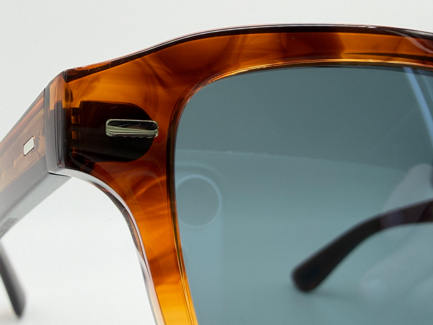 Oliver Peoples Errisson 51mm OV 5562SU  lDark Amber Gradient / Regal Blue 1754W5 Japan