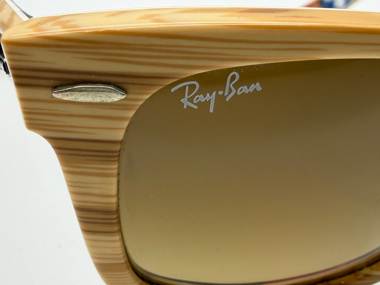 Ray-Ban Original Wayfarer 50mm RB 2140 1138/85 Light Wood On Surf/Brown Gradient Preowned