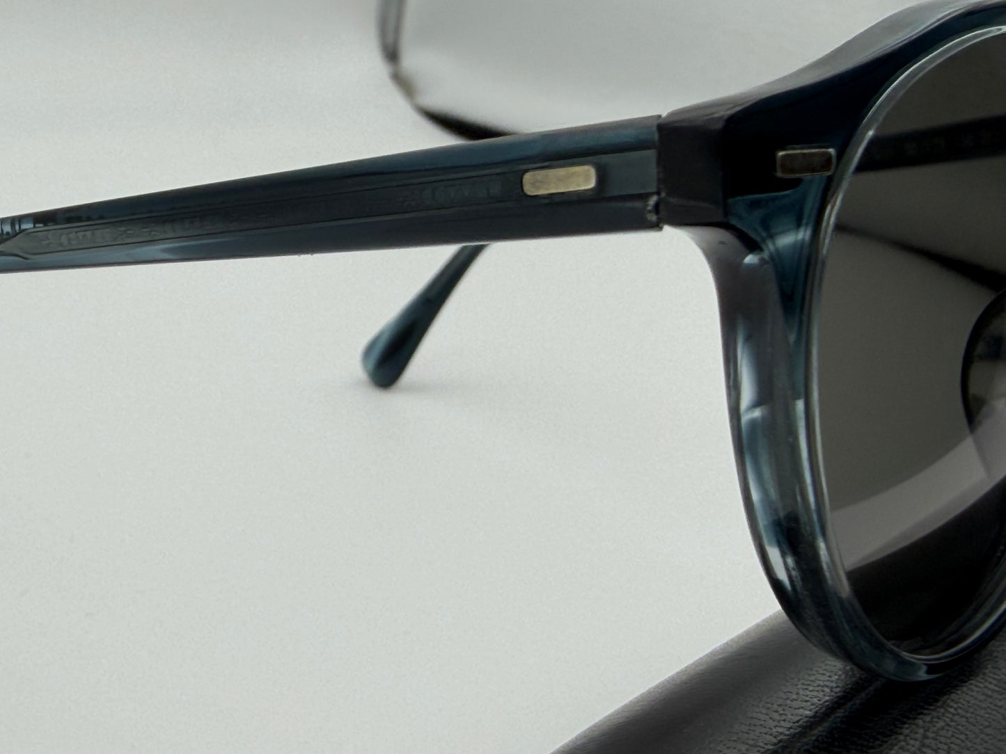 Oliver Peoples  Gregory Peck OV 5217 50mm Washed Lapis / Carbon Gray  Italy Preowned