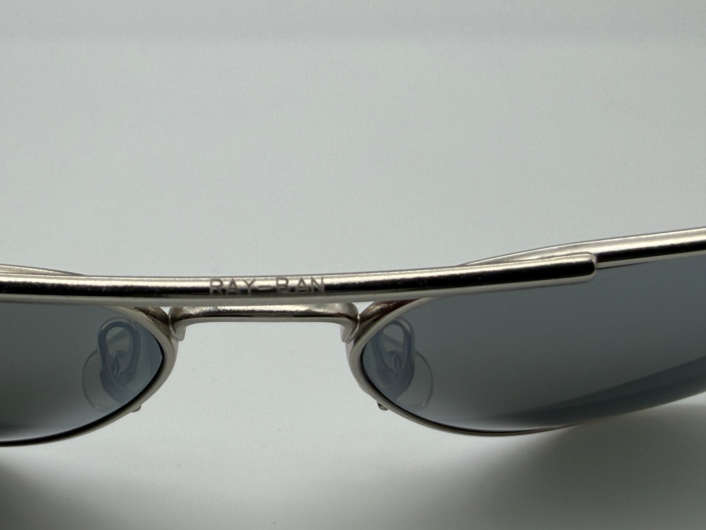 Ray-Ban Aviator Ultra Titanium 58mm Limited Edition RB 8029 K 18K White Gold / Silver P 3 Plus lens 064K / N4 Italy Preowned