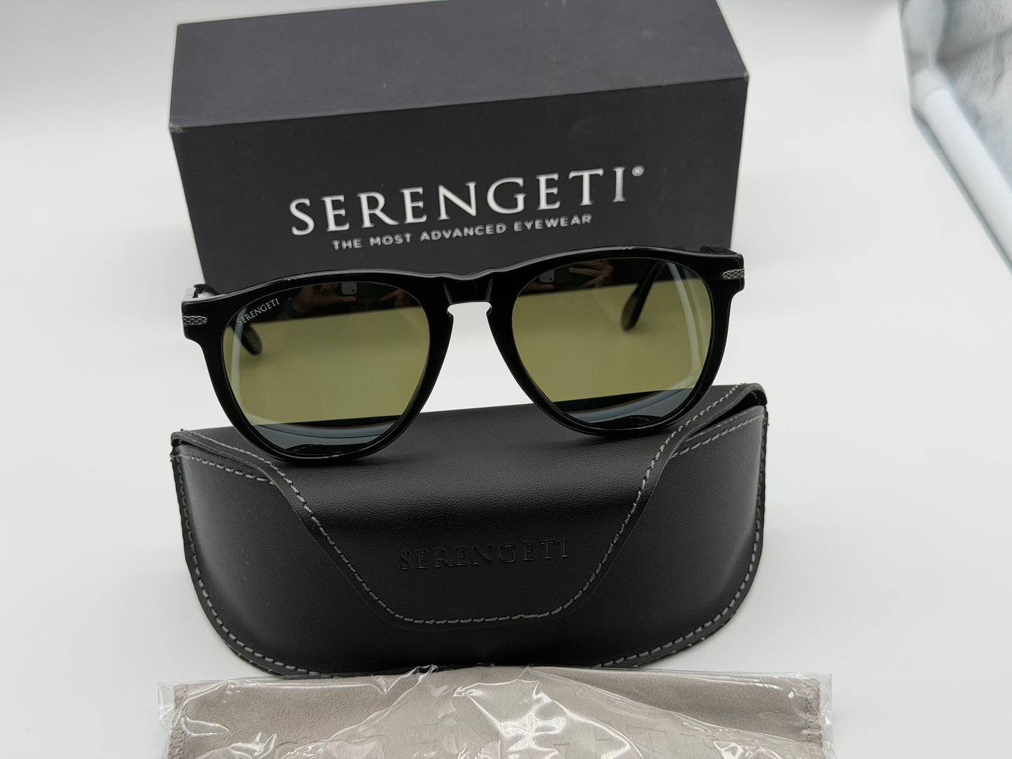 Serengeti Amboy 53mm  SS530001 Shiny Black/Mineral Photochromic Polarized 555nm Italy Open Box