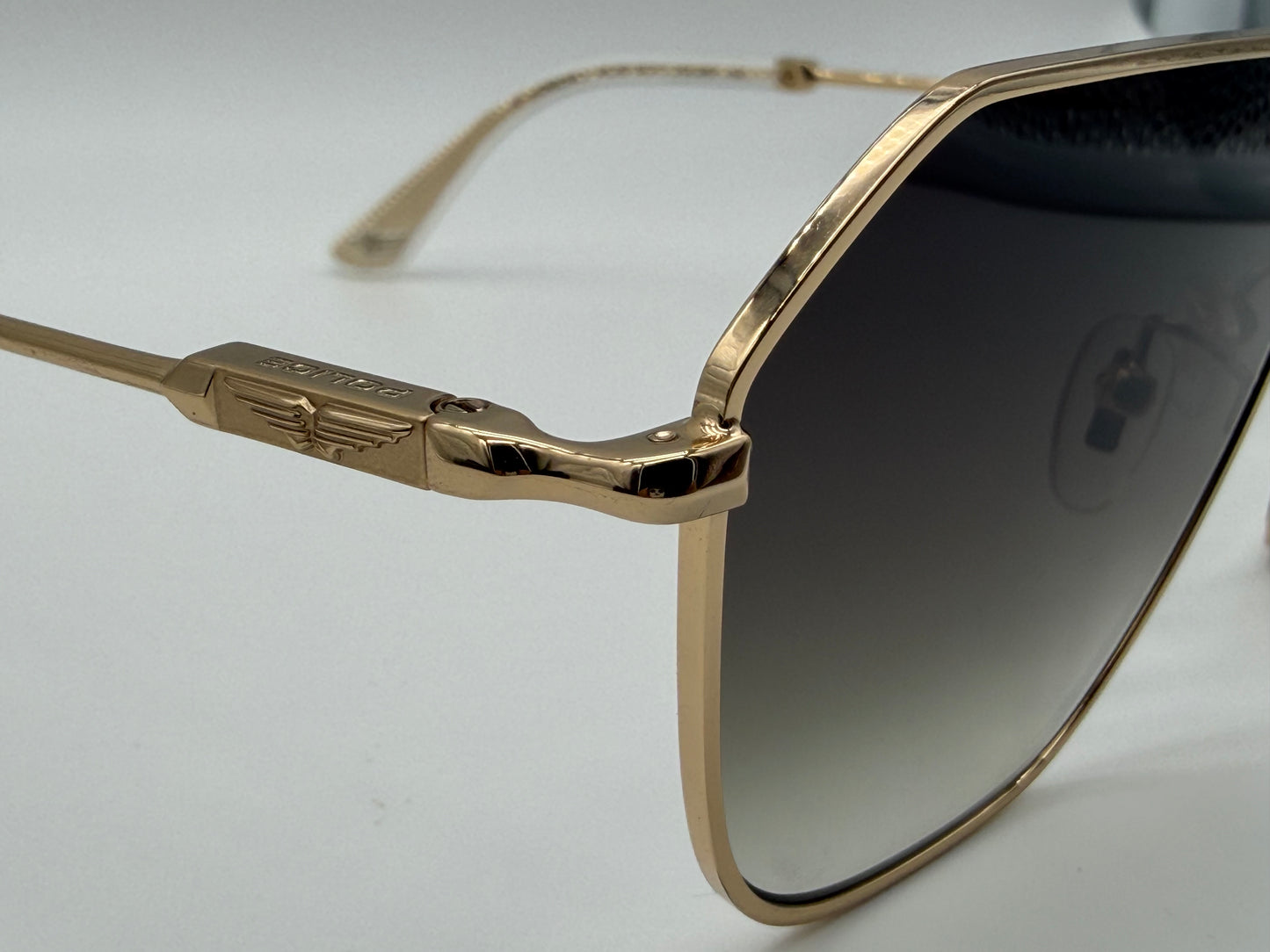 Police Sunglasses Horizon 8 62mm Gold / Brown Gradient SPLL89 300Y NEW