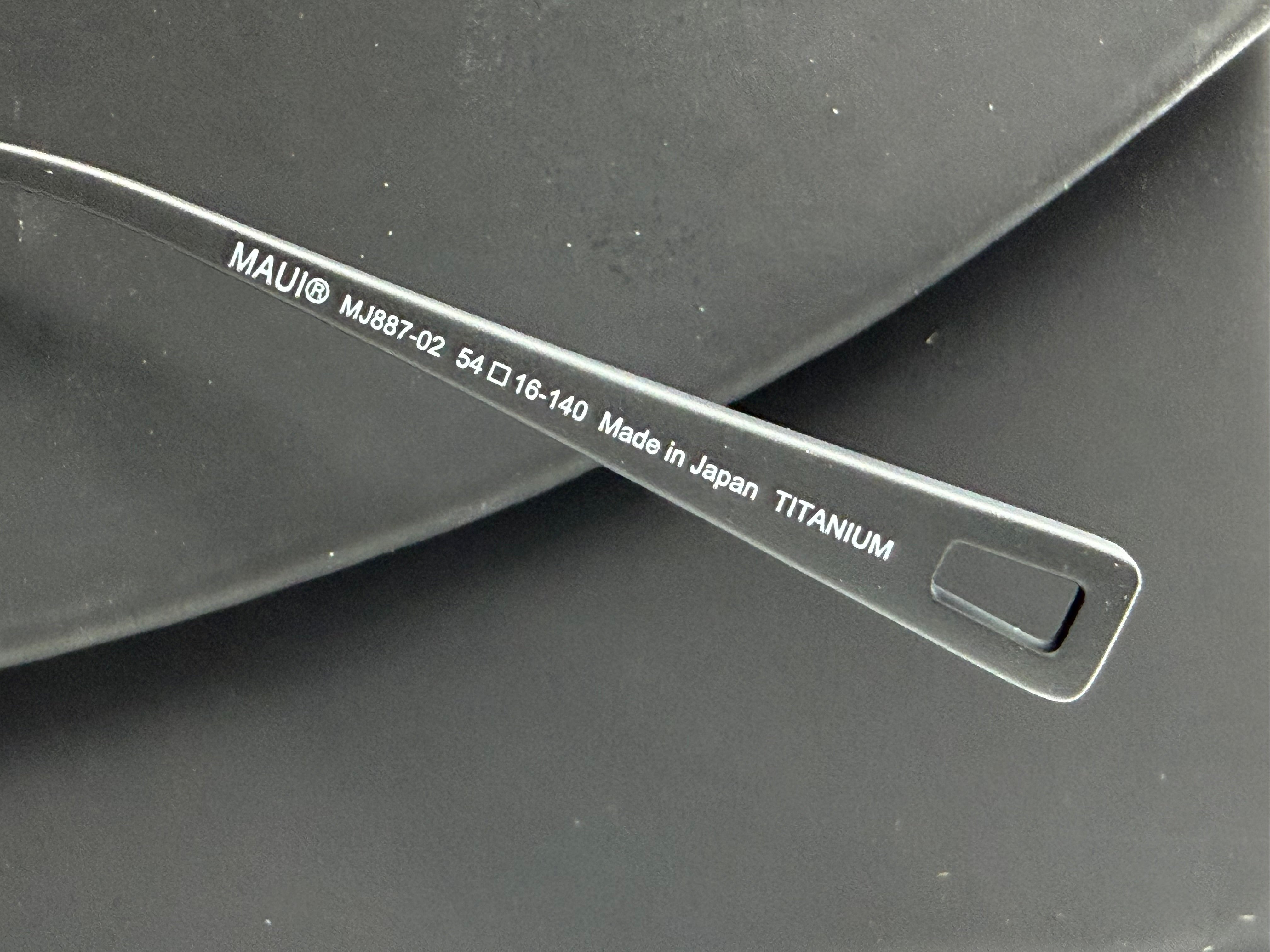 MauiJim Mikioi 56mm Hawaii Lava / Matte Black MJ887s Titanium
