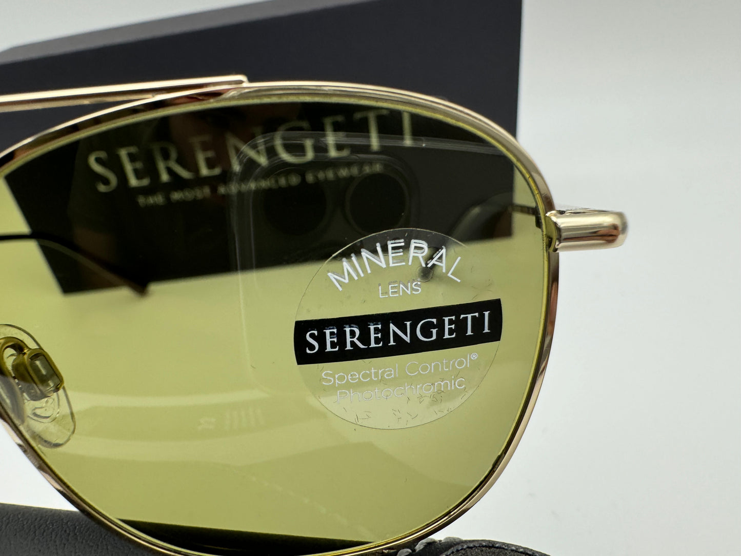 Serengeti Carroll Shiny Light Gold 53mm Photochromic 555nm Polarized Italy New