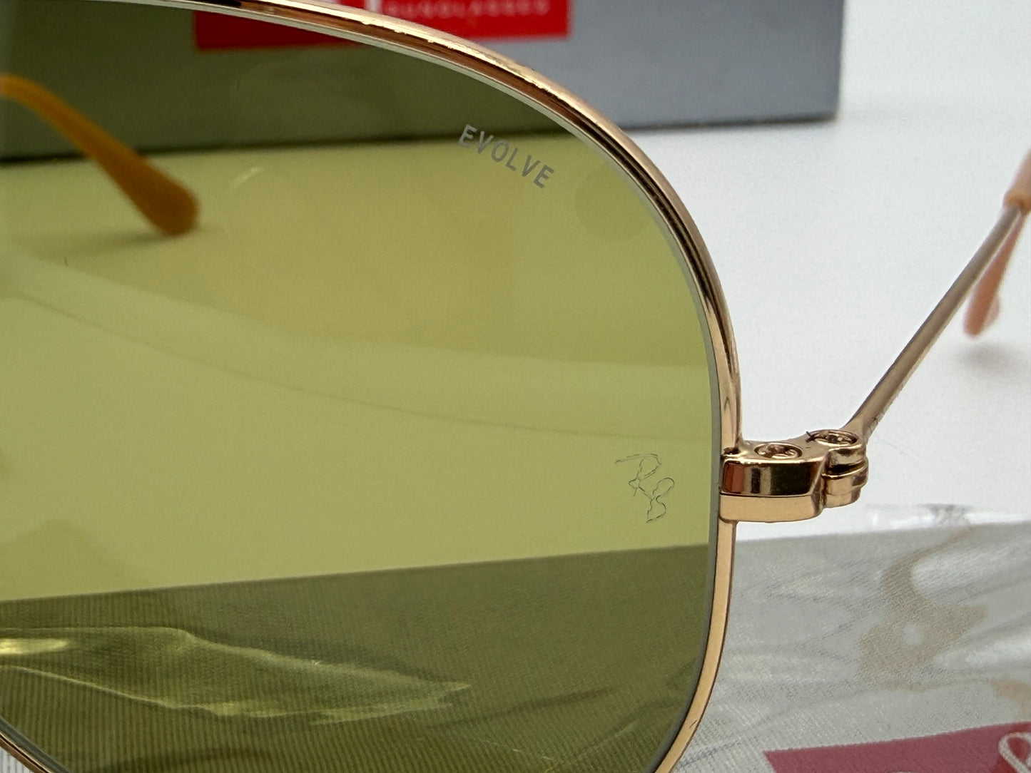 Ray-Ban Aviator 58mm Evolve Photochromatic Green / Gold RB3025 9064 4C Italy NEW