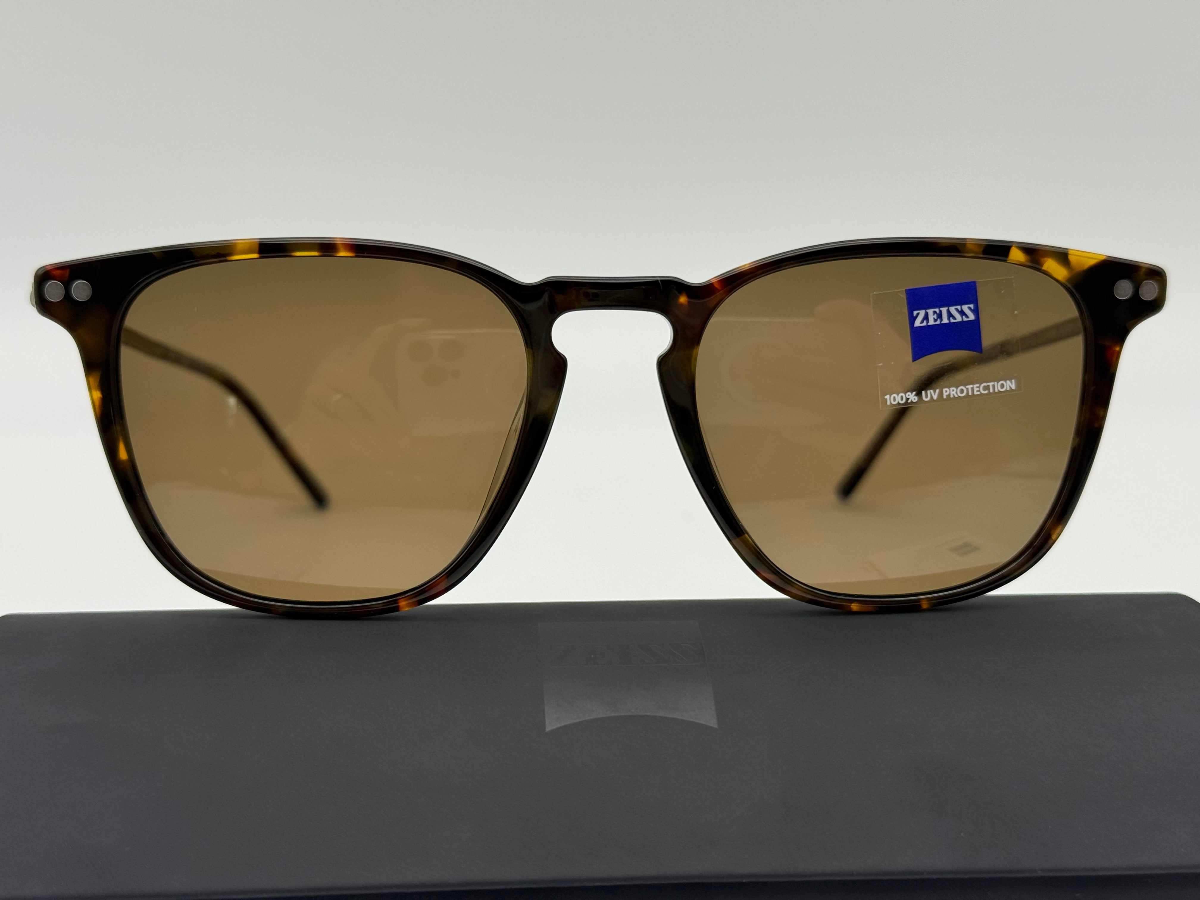ZEISS 52mm Titanium Polarized Brown Lens / Amber Tortoise