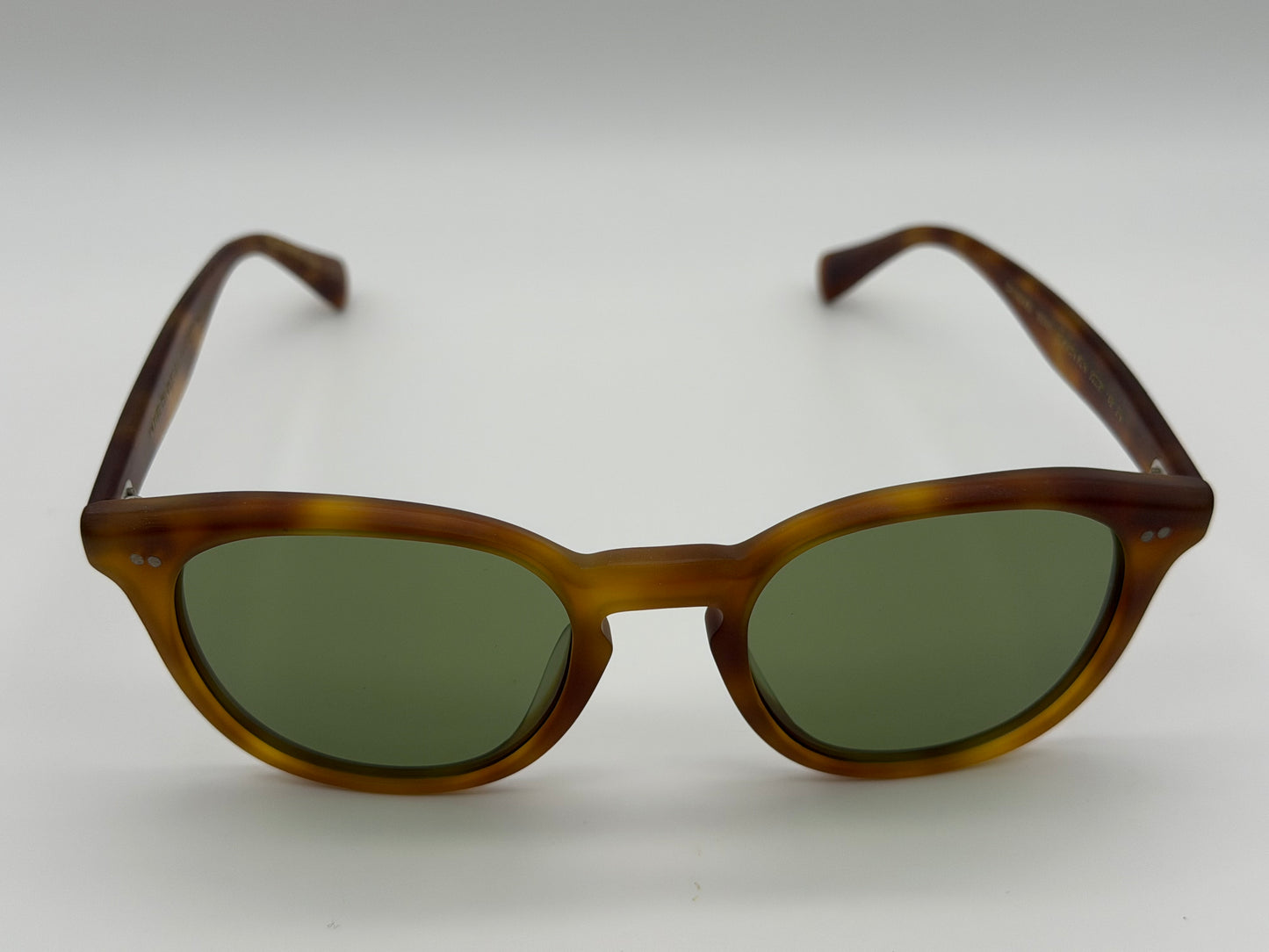 Oliver Peoples Desmon 50mm Matte Light Brown / Vibrant Green Sunglasses OV 5454 SU 14834E Italy Preowned