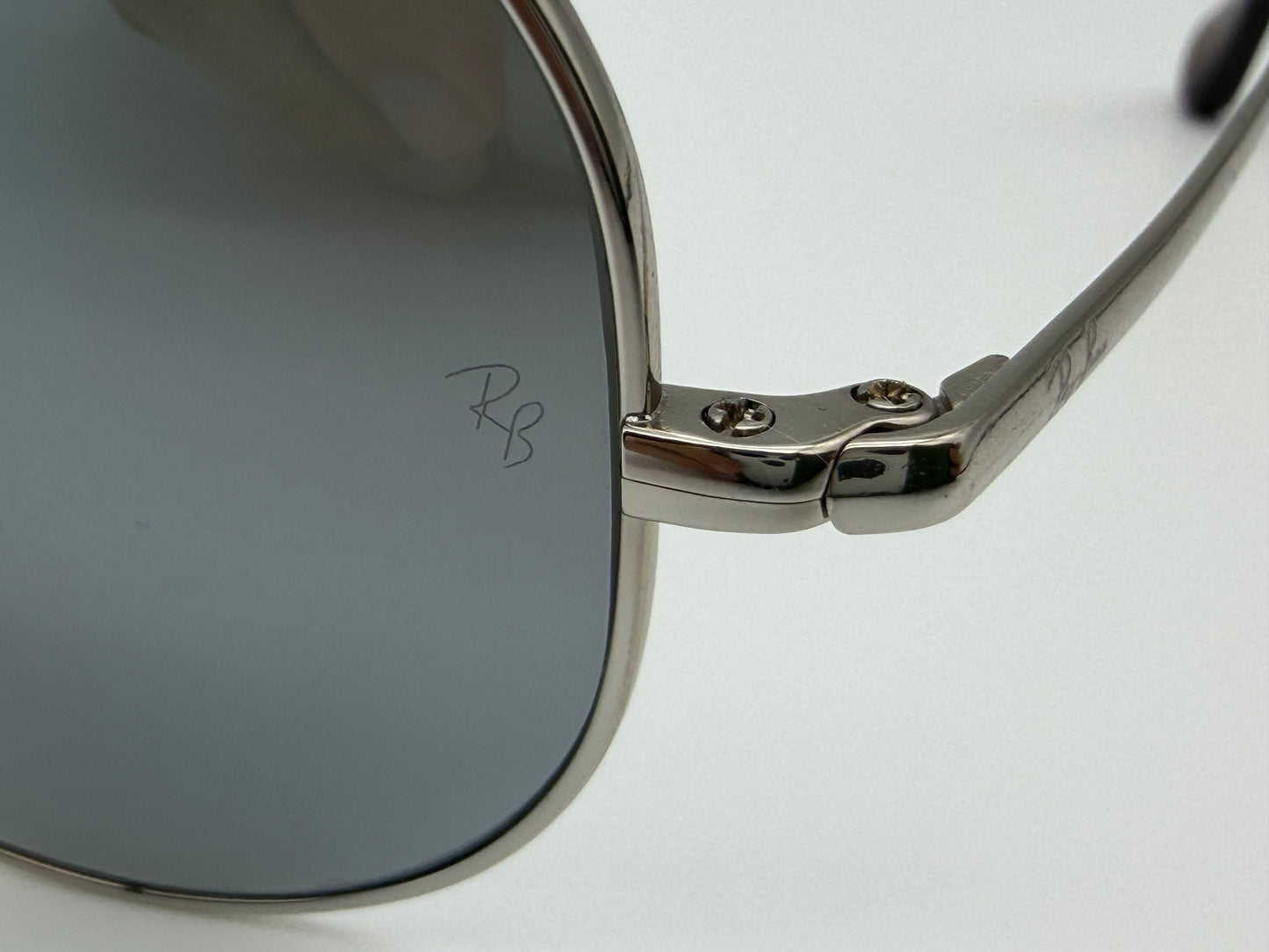Ray-Ban Aviator Ultra Titanium 58mm Limited Edition RB 8029 K 18K White Gold / Silver P 3 Plus lens 064K / N4 Italy Preowned