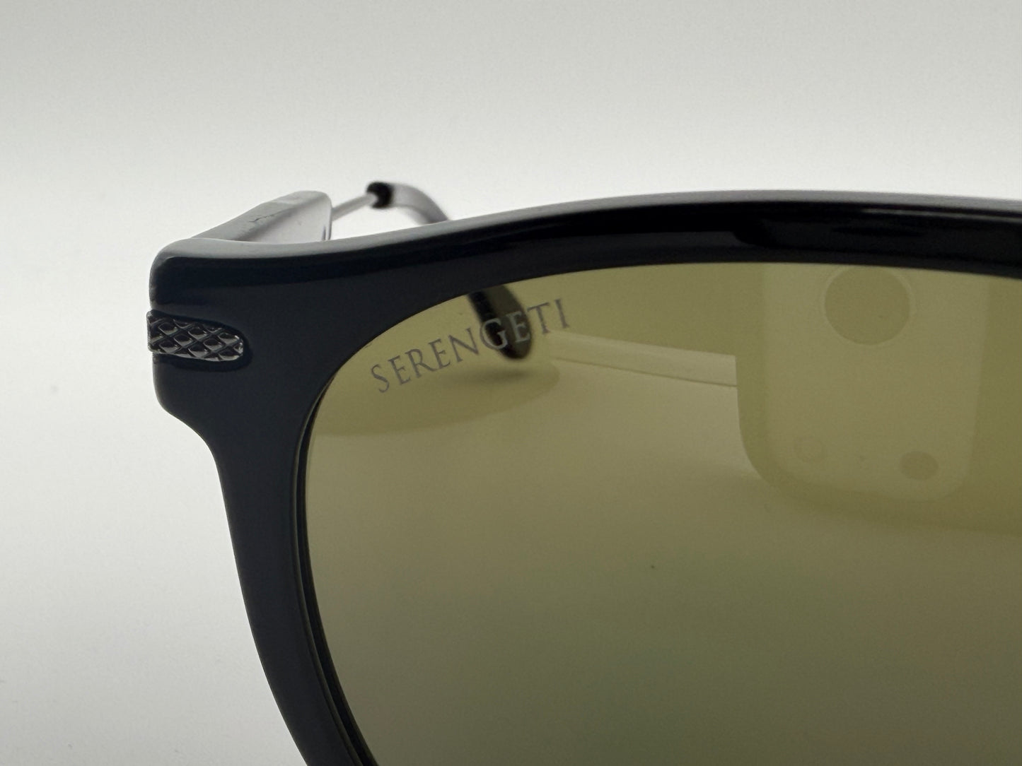 Serengeti Amboy 53mm  SS530001 Shiny Black/Mineral Photochromic Polarized 555nm Italy Open Box