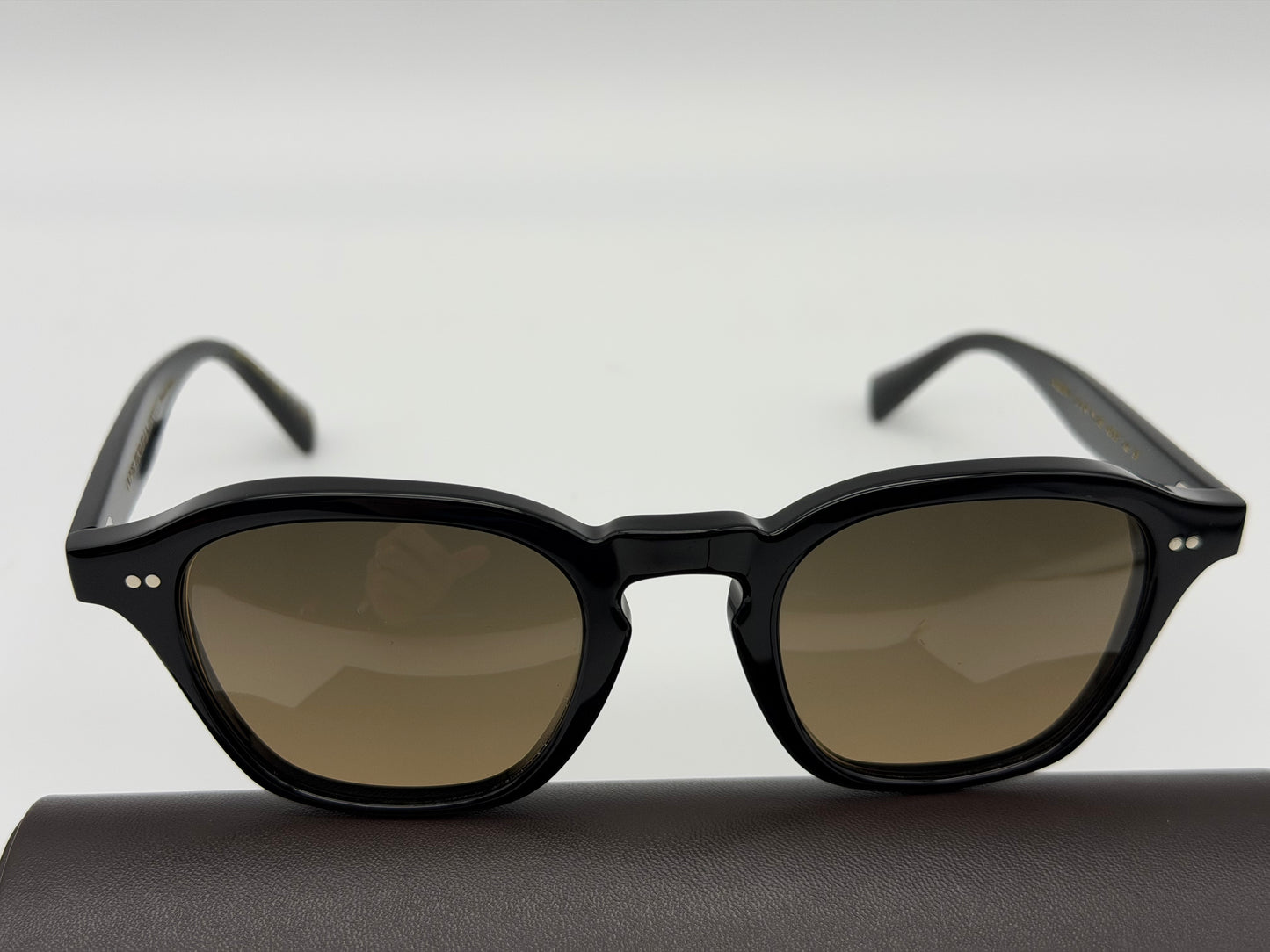 Oliver Peoples Eyles 48mm Black / Sandstone Gradient Polarized Japan Preowned