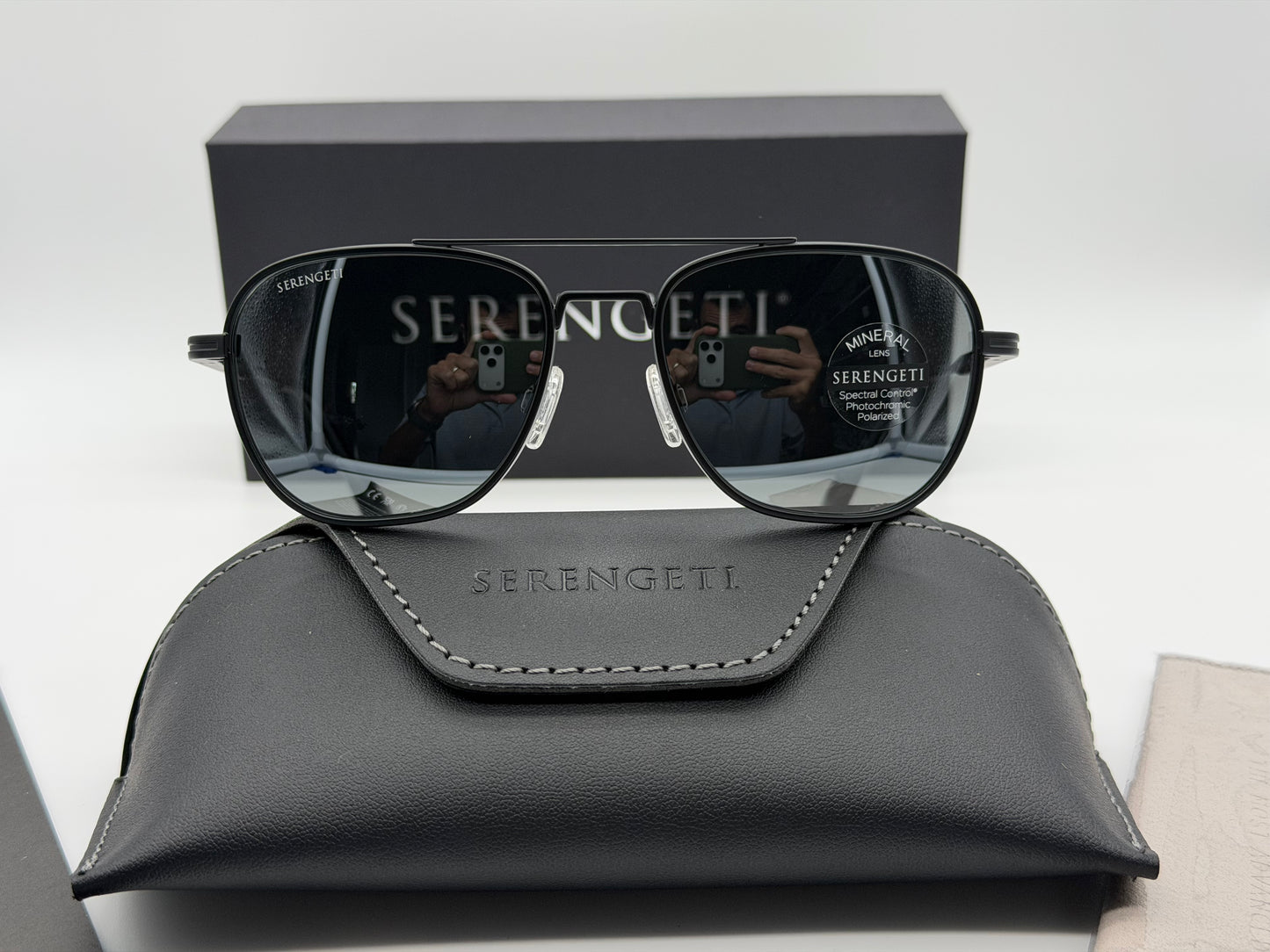 Serengeti Navigator 55mm Matte Black / Onyx Mineral Polarized Photochromic Italy NEW