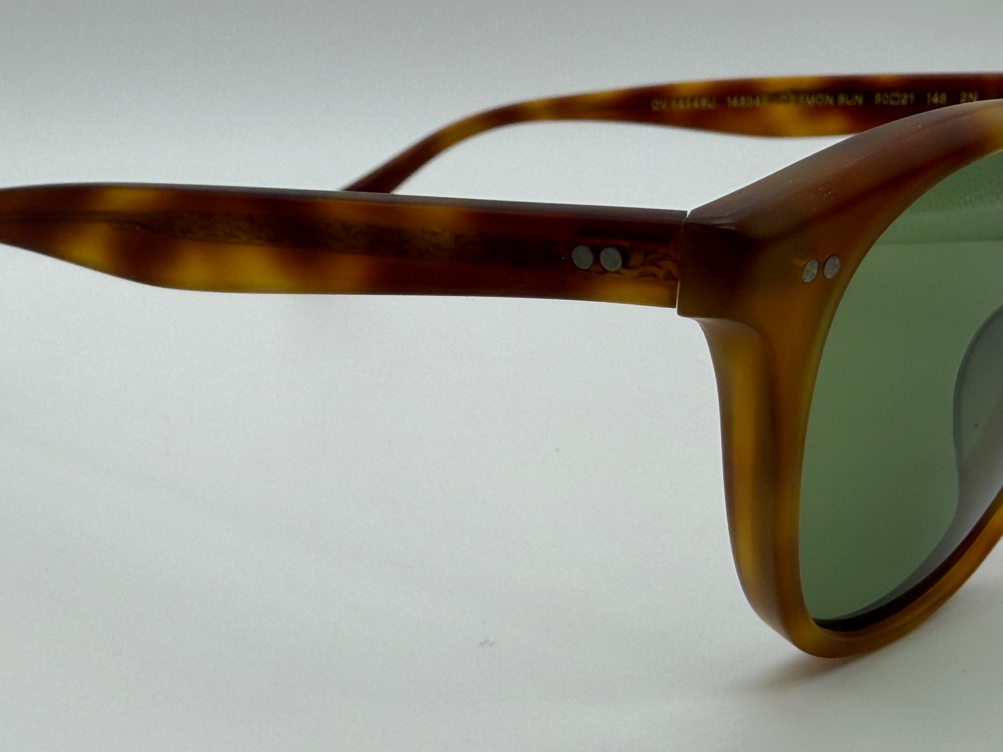 Oliver Peoples Desmon 50mm Matte Light Brown / Vibrant Green Sunglasses OV 5454 SU 14834E Italy Preowned