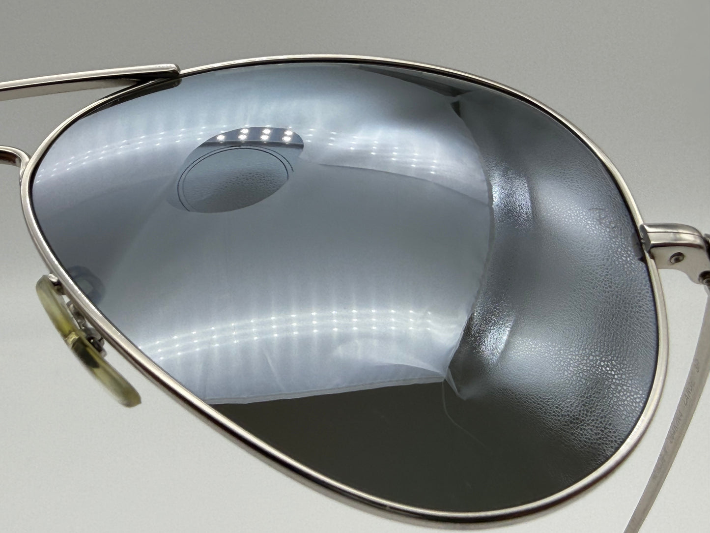 Ray-Ban Aviator Ultra Titanium 58mm Limited Edition RB 8029 K 18K White Gold / Silver P 3 Plus lens 064K / N4 Italy Preowned