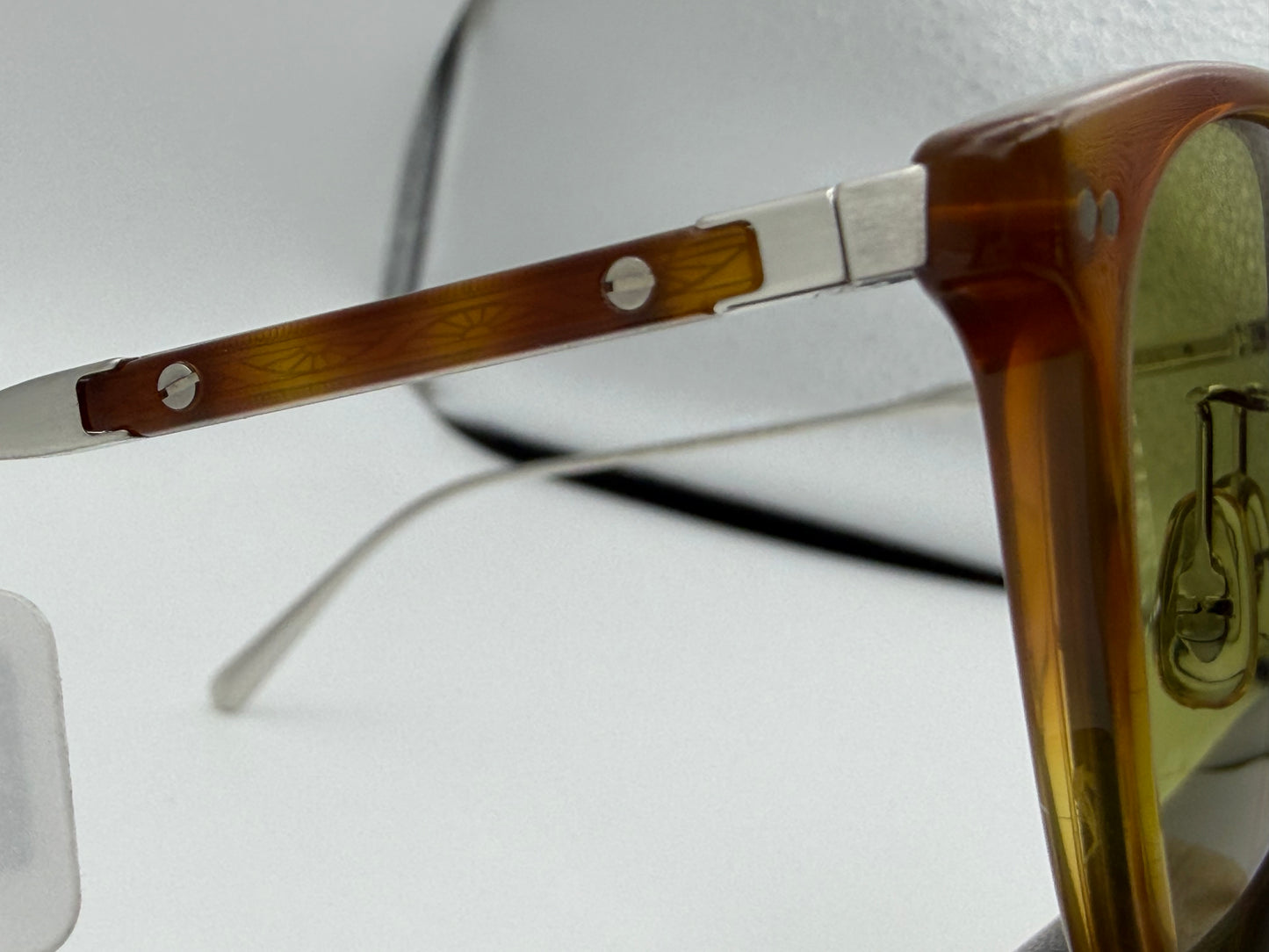 Oliver Peoples Gerardo 51mm OV 5482S 14084C Vintage LBR/Brushed Silver Green Photochromic Vintage Sunglasses Missing Box