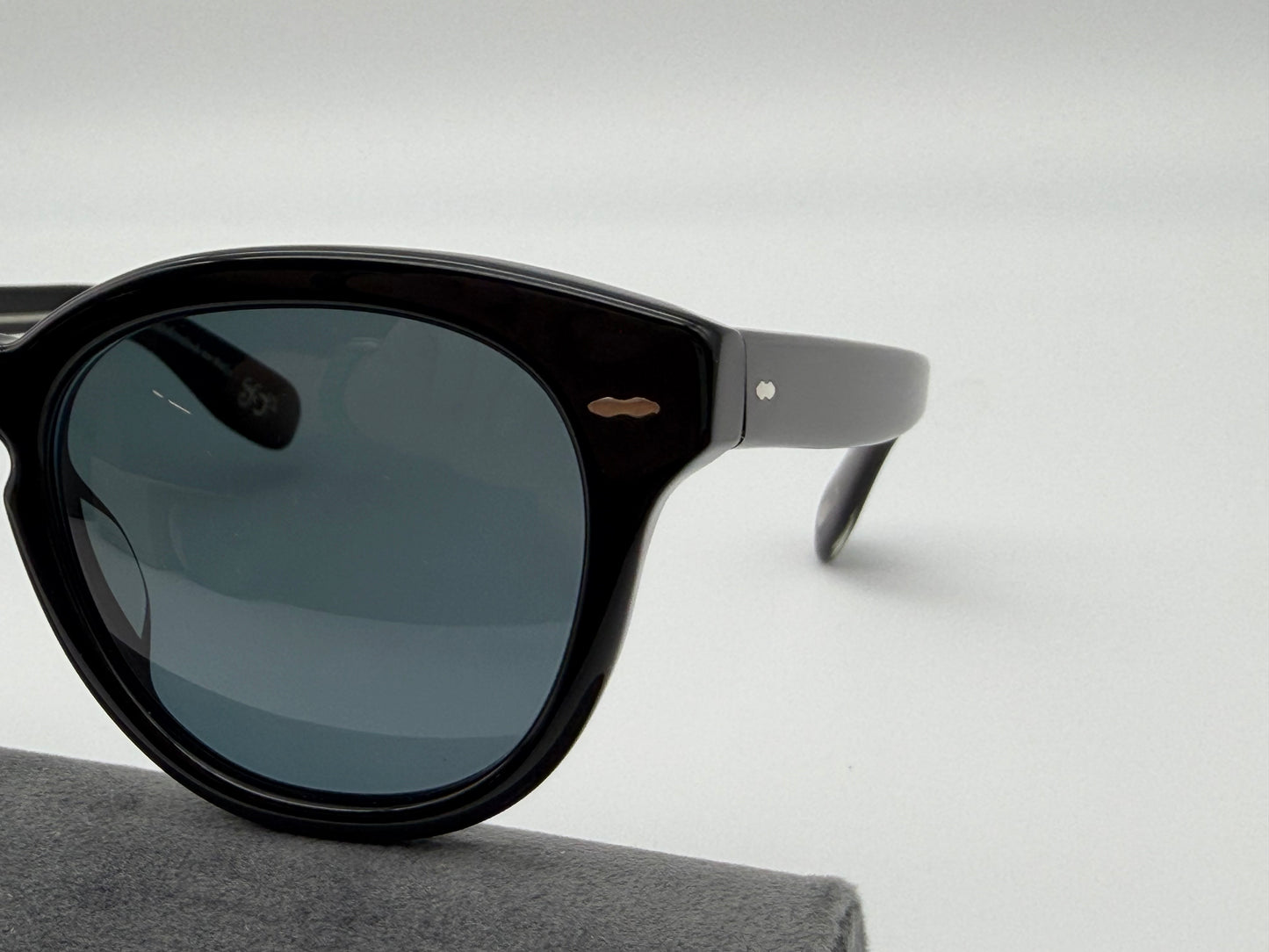 Oliver Peoples Cary Grant Sun 50mm OV 5413 Black / Blue Polarized 14923R Italy Preowned