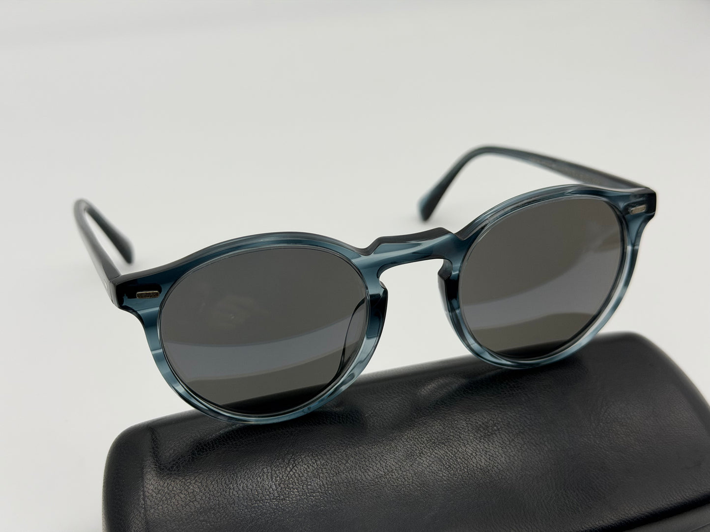 Oliver Peoples  Gregory Peck OV 5217 50mm Washed Lapis / Carbon Gray  Italy Preowned