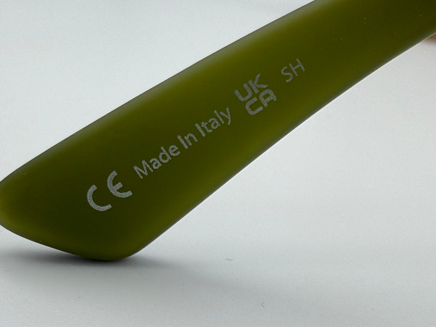 Serengeti Chandler 56mm Soft 
Rubberized Khaki/Drivers Gold Polarized Photochromic SS55702 Italy NEW