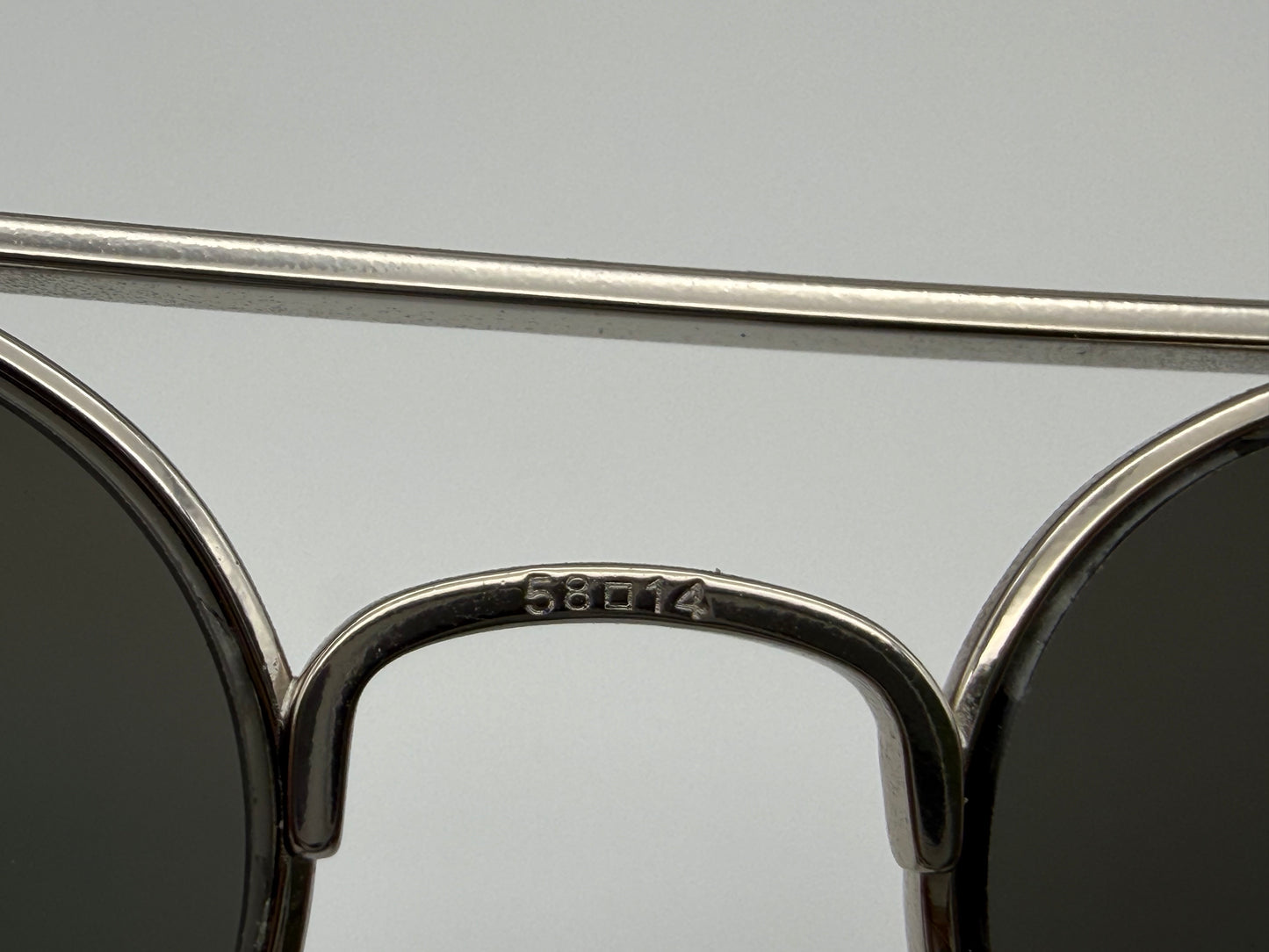 Ray-Ban Aviator Ultra Titanium 58mm Limited Edition RB 8029 K 18K White Gold / Silver P 3 Plus lens 064K / N4 Italy Preowned