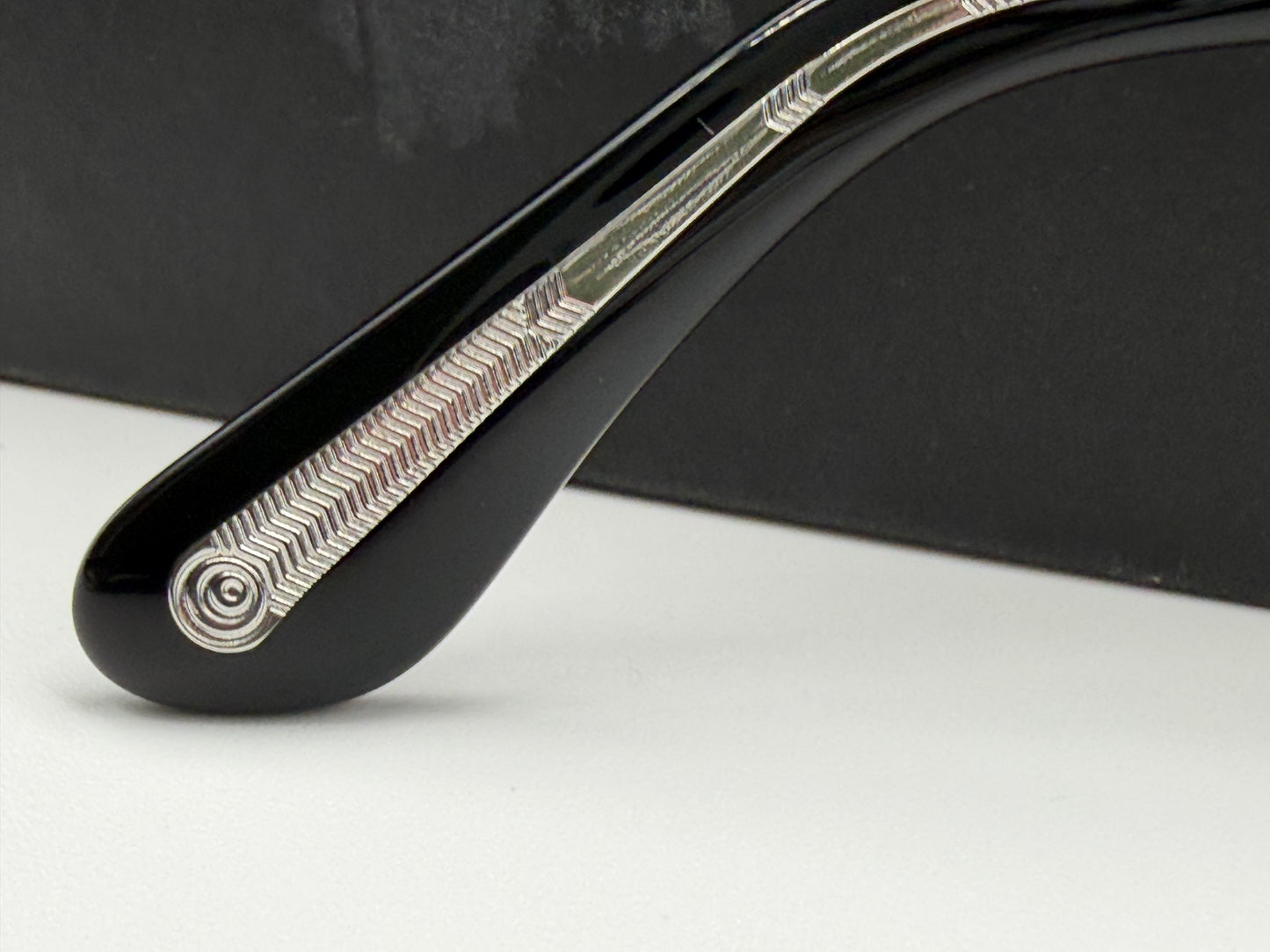 Oliver Peoples Lynes Sun 55mm Black / Midnight Express Polarized OV 5449 SU 1005P2 Italy Open Box