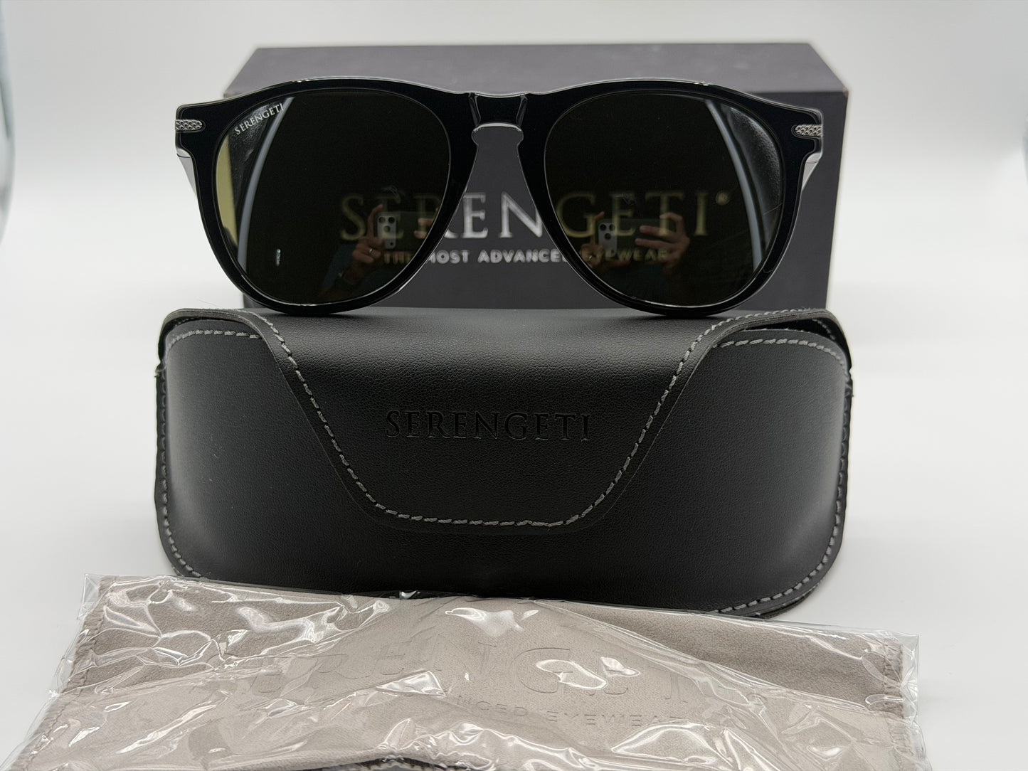 Serengeti Amboy 53mm  SS530001 Shiny Black/Mineral Photochromic Polarized 555nm Italy Open Box