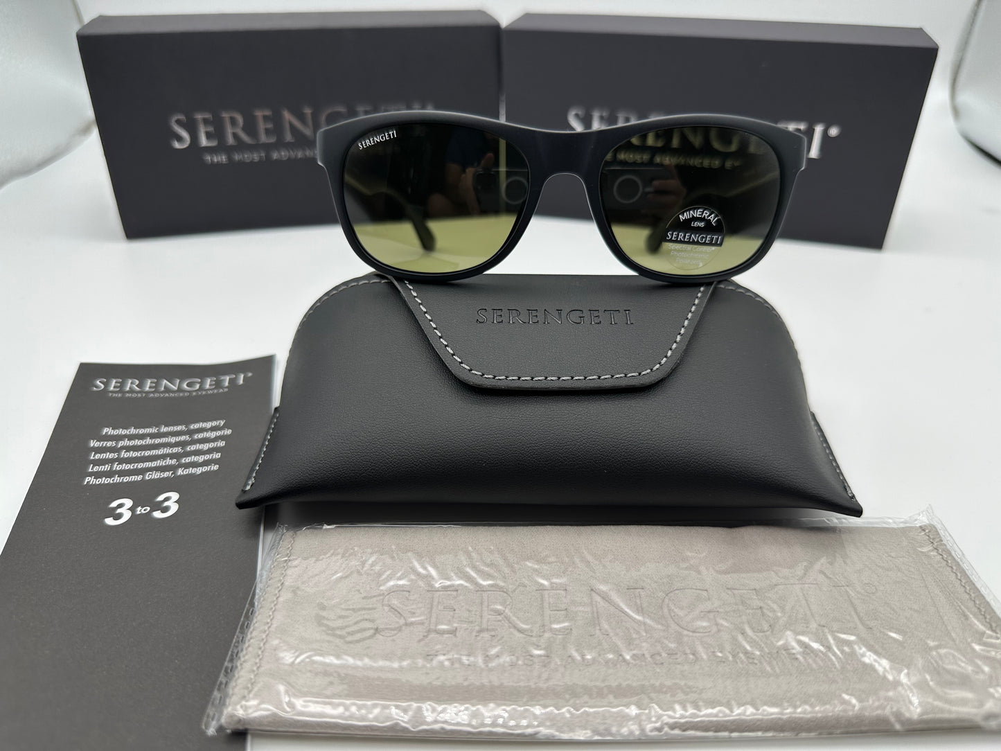 Serengeti Anteo 55mm Matte Black Polarized 555 nm Mineral Glass Photochromic Lens made in Italy