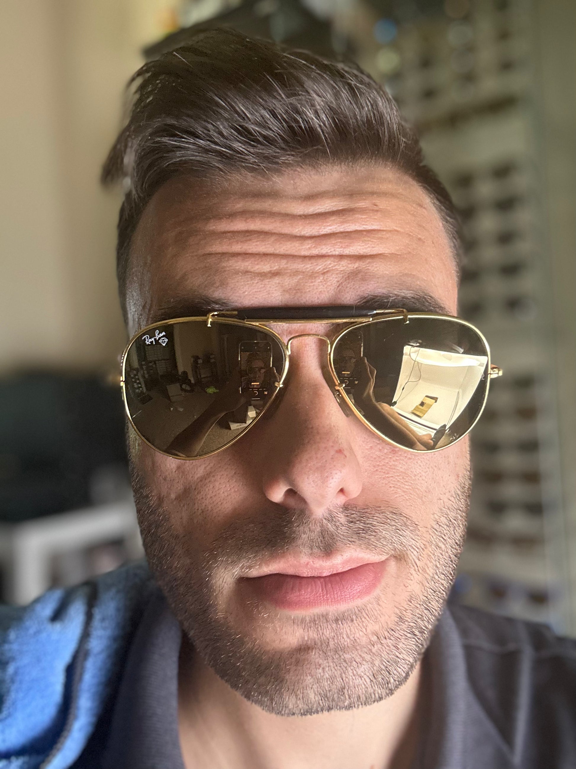 Ray ban shop aviator on face