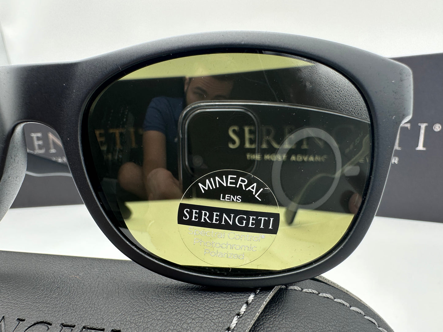Serengeti Anteo 55mm Matte Black Polarized 555 nm Mineral Glass Photochromic Lens made in Italy