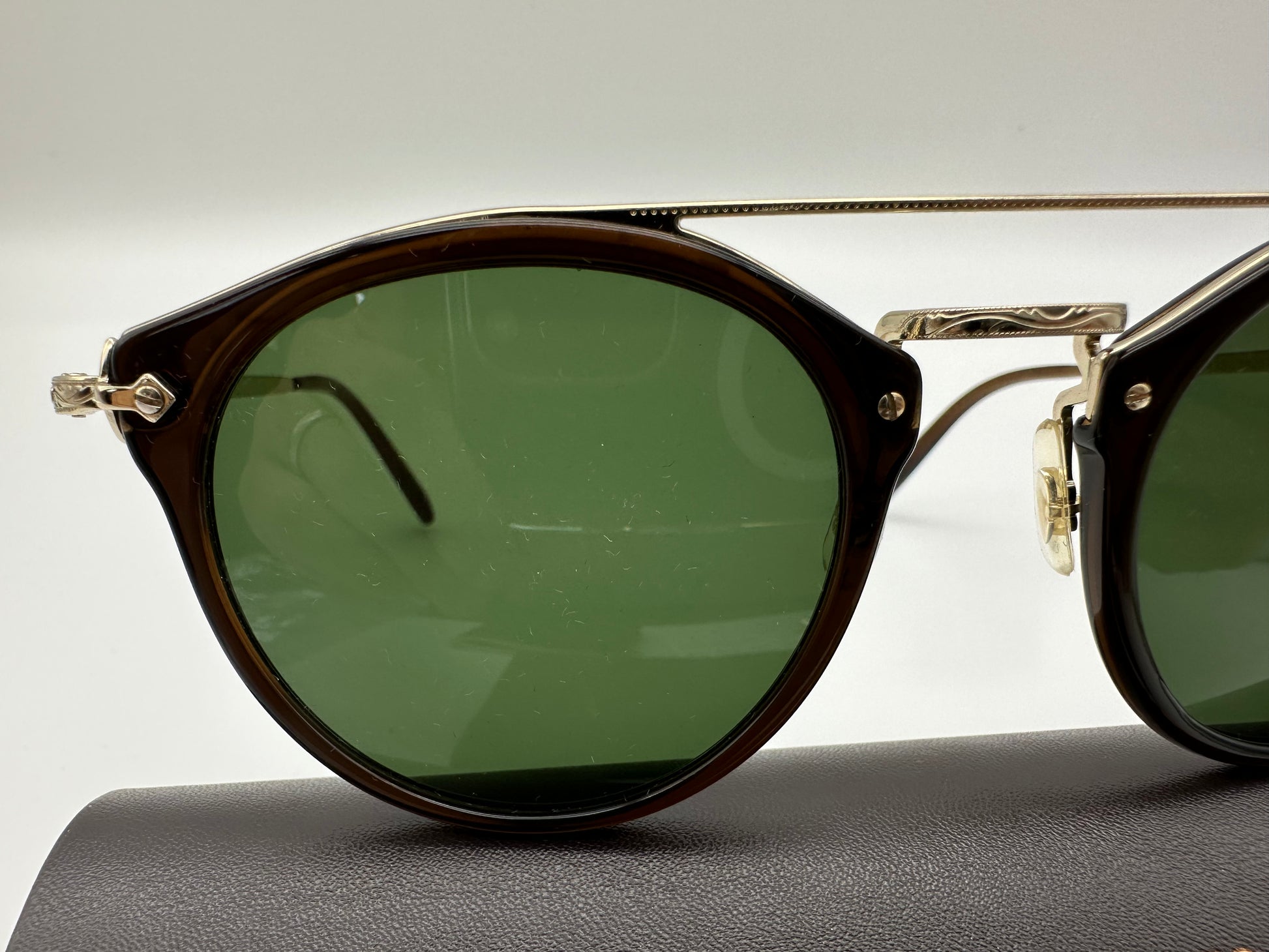 Oliver Peoples Remick 50mm Espresso/vibrant Green 1625/71 Italy Oliver Peoples Remick 50mm Espresso/vibrant Green 1625/71 Italy