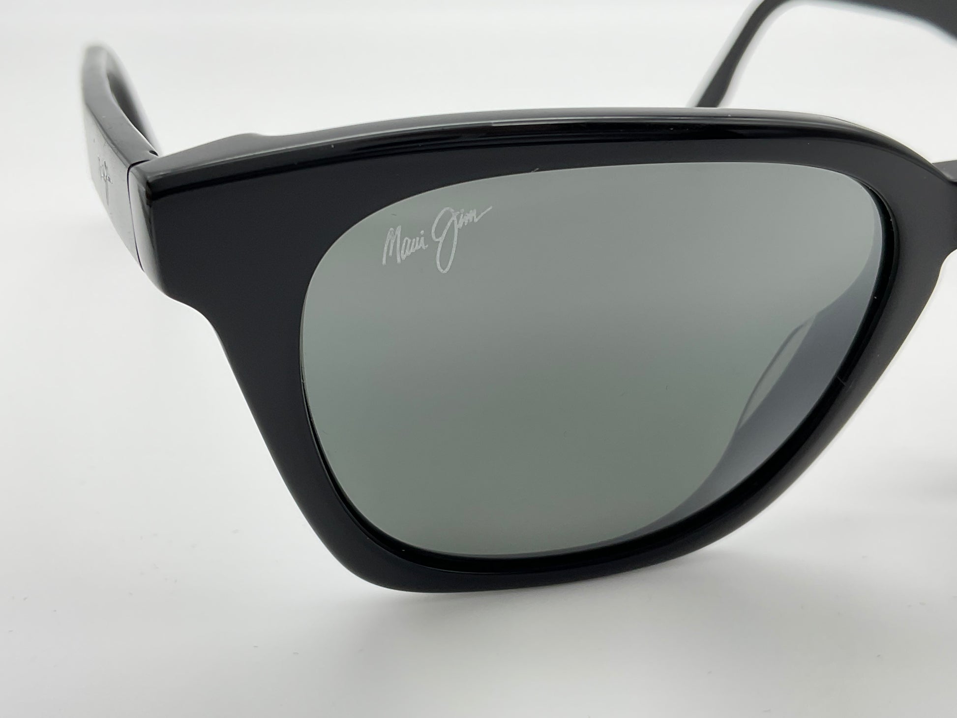 Maui Jim SHAVE ICE 533-02 Gloss Black 52mm Sunglasses Maui Jim SHAVE ICE 533-02 Gloss Black 52mm Sunglasses
