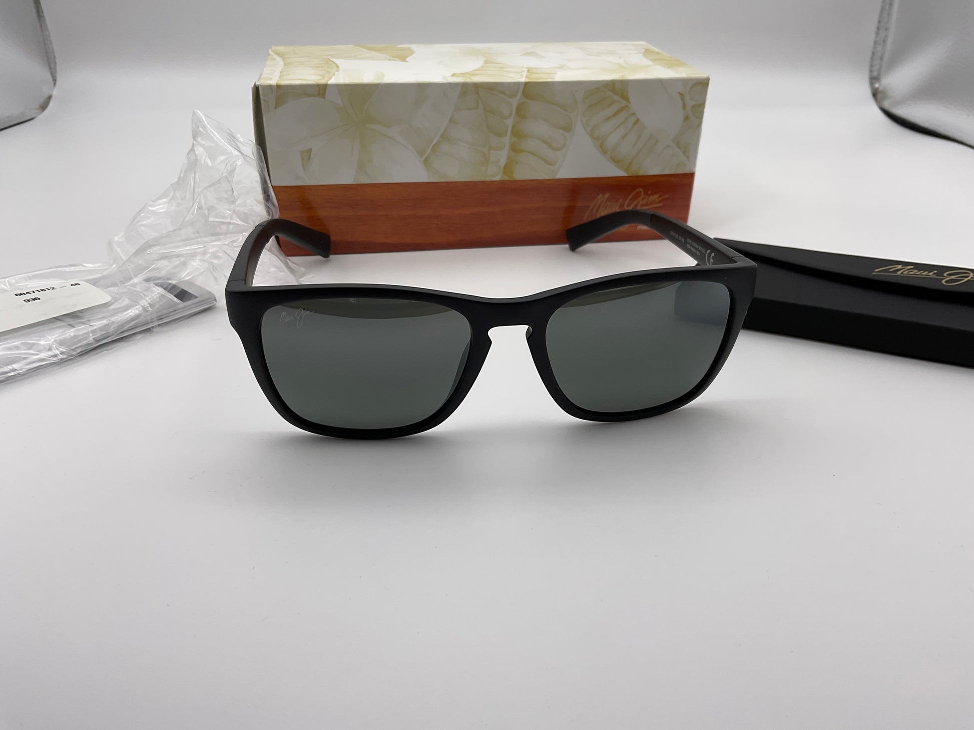 Maui Jim LONGITUDE Matte Black POLARIZED Neutral Gray GLASS lens Maui Jim LONGITUDE Matte Black POLARIZED Neutral Gray GLASS lens