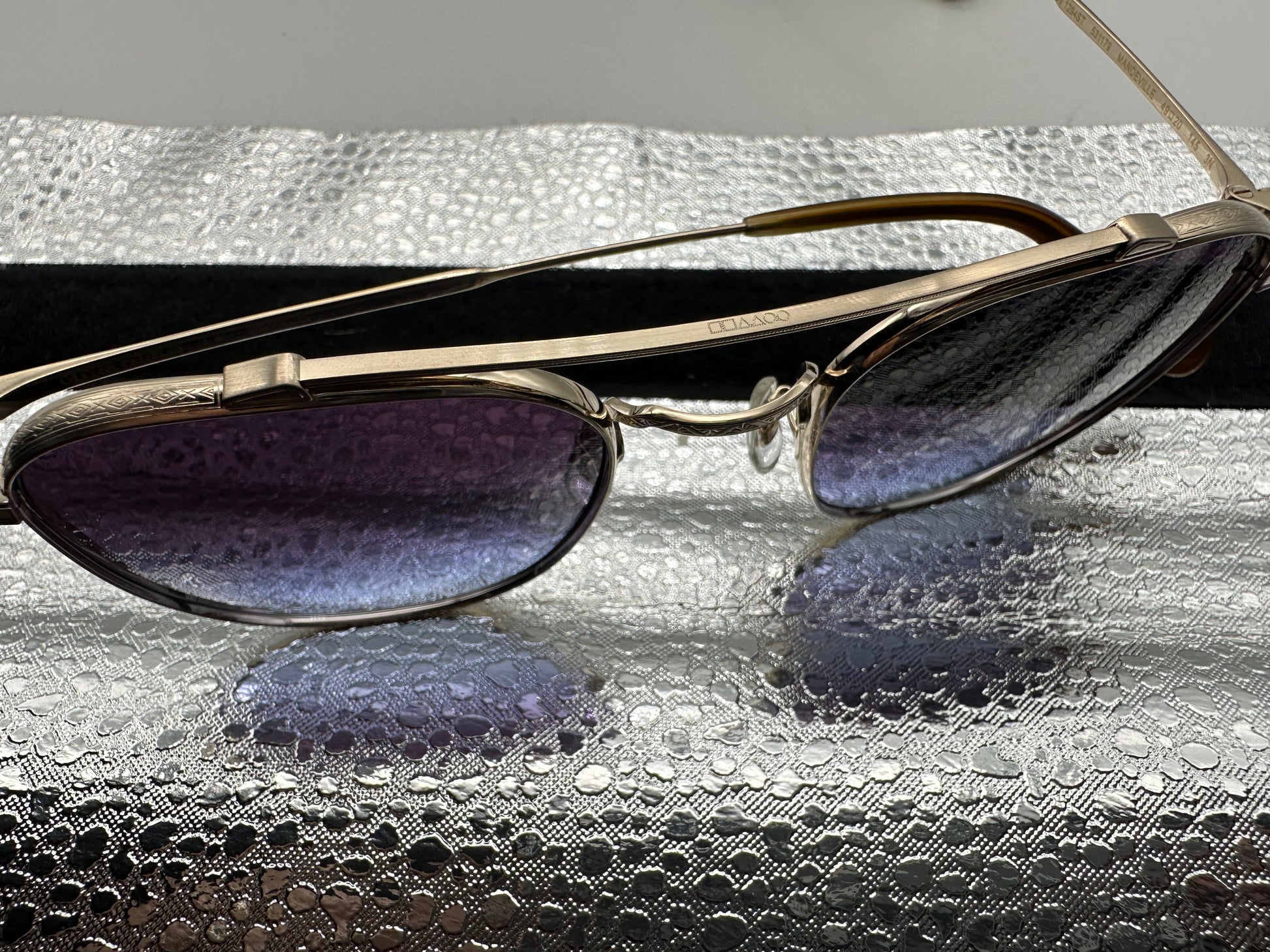 Oliver Peoples Mandeville 49mm Brushed Gold Dark Blue Gradient Oliver Peoples Mandeville 49mm Brushed Gold Dark Blue Gradient