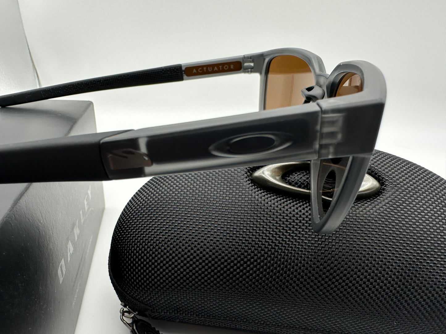 Oakley Actuator 57mm OO 9250 Matte Gray Smoke / Prizem Tungsten Oakley Actuator 57mm OO 9250 Matte Gray Smoke / Prizem Tungsten