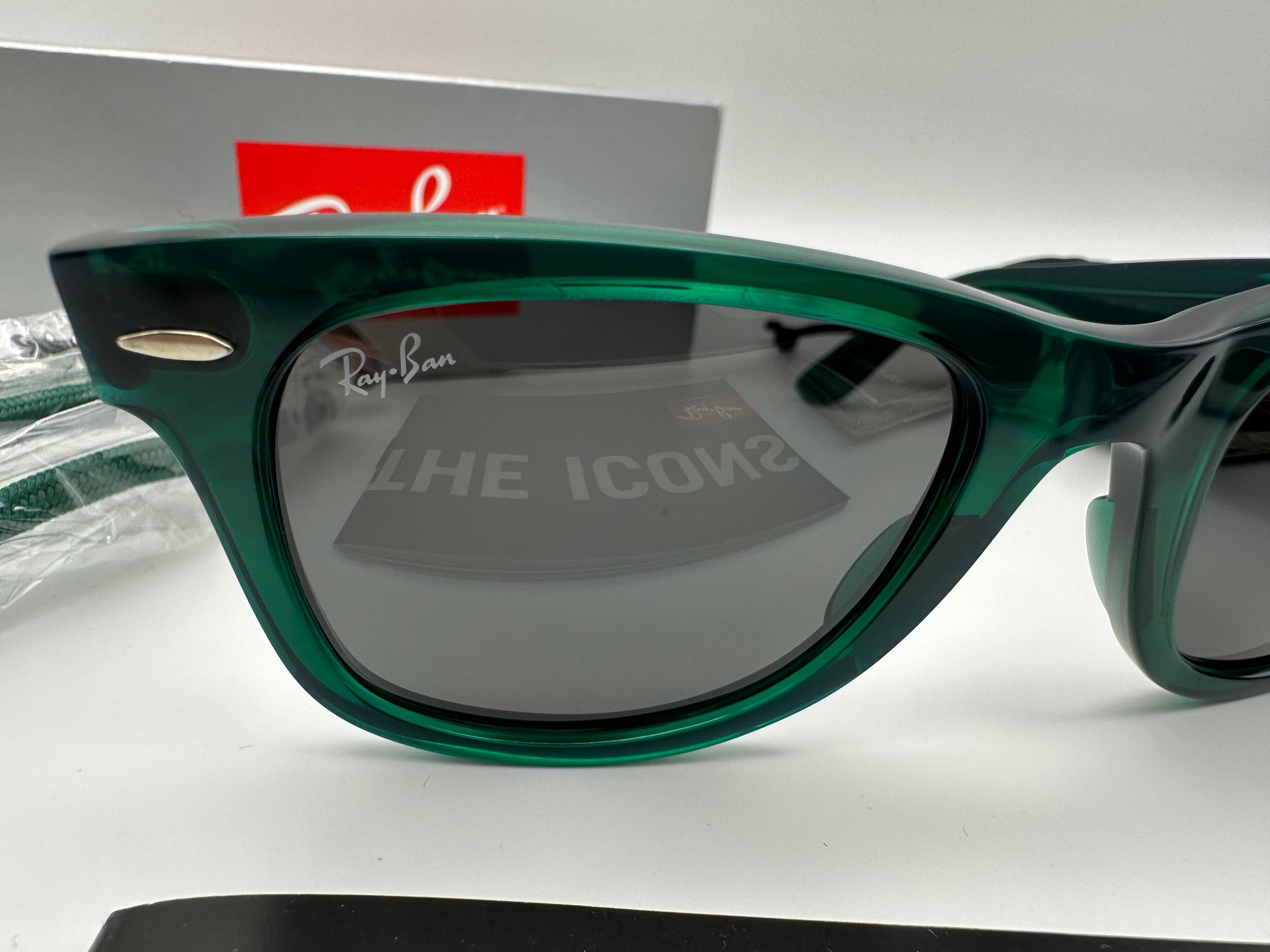 Ray-Ban Wayfarer 50mm RB2140 6615B1 Transparent Green/Dark Grey Ray-Ban Wayfarer 50mm RB2140 6615B1 Transparent Green/Dark Grey
