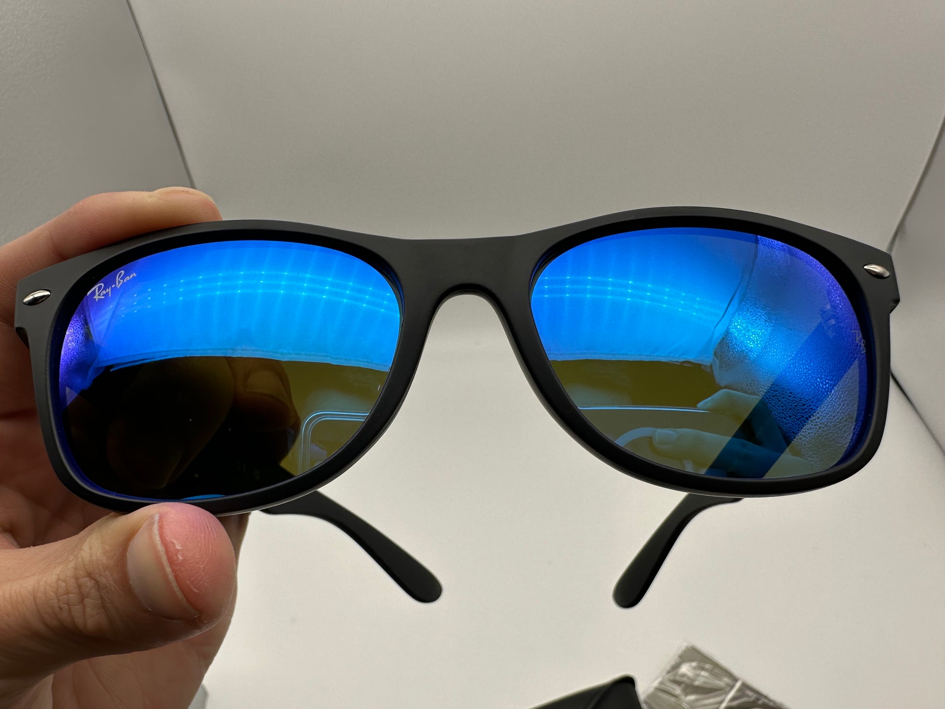 Ray-Ban New Wayfarer 55mm Rubber Black/ Gray Blue Mirror RB2132 Ray-Ban New Wayfarer 55mm Rubber Black/ Gray Blue Mirror RB2132