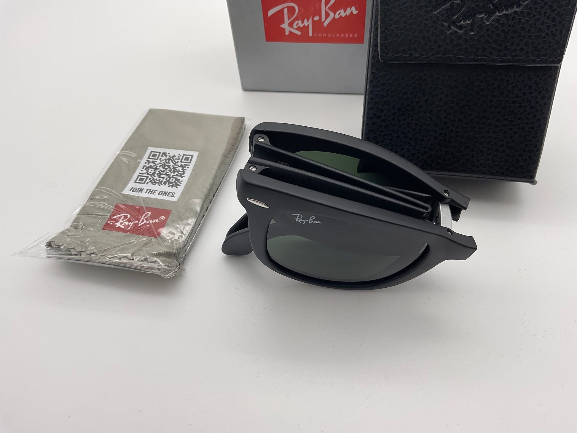Ray Ban Folding Wayfarer 50mm Matte Black Frame Sunglasses RB4105 601 s made in Italy