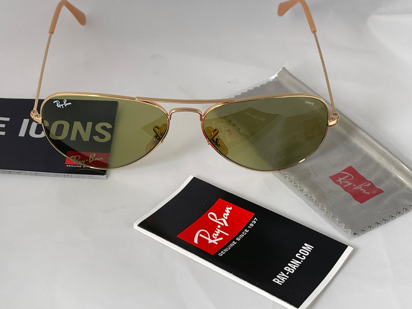 Ray Ban Aviator Evolve RB 3025 9064/4C Gold/Green Photochromic 58mm Authentic new with tags
